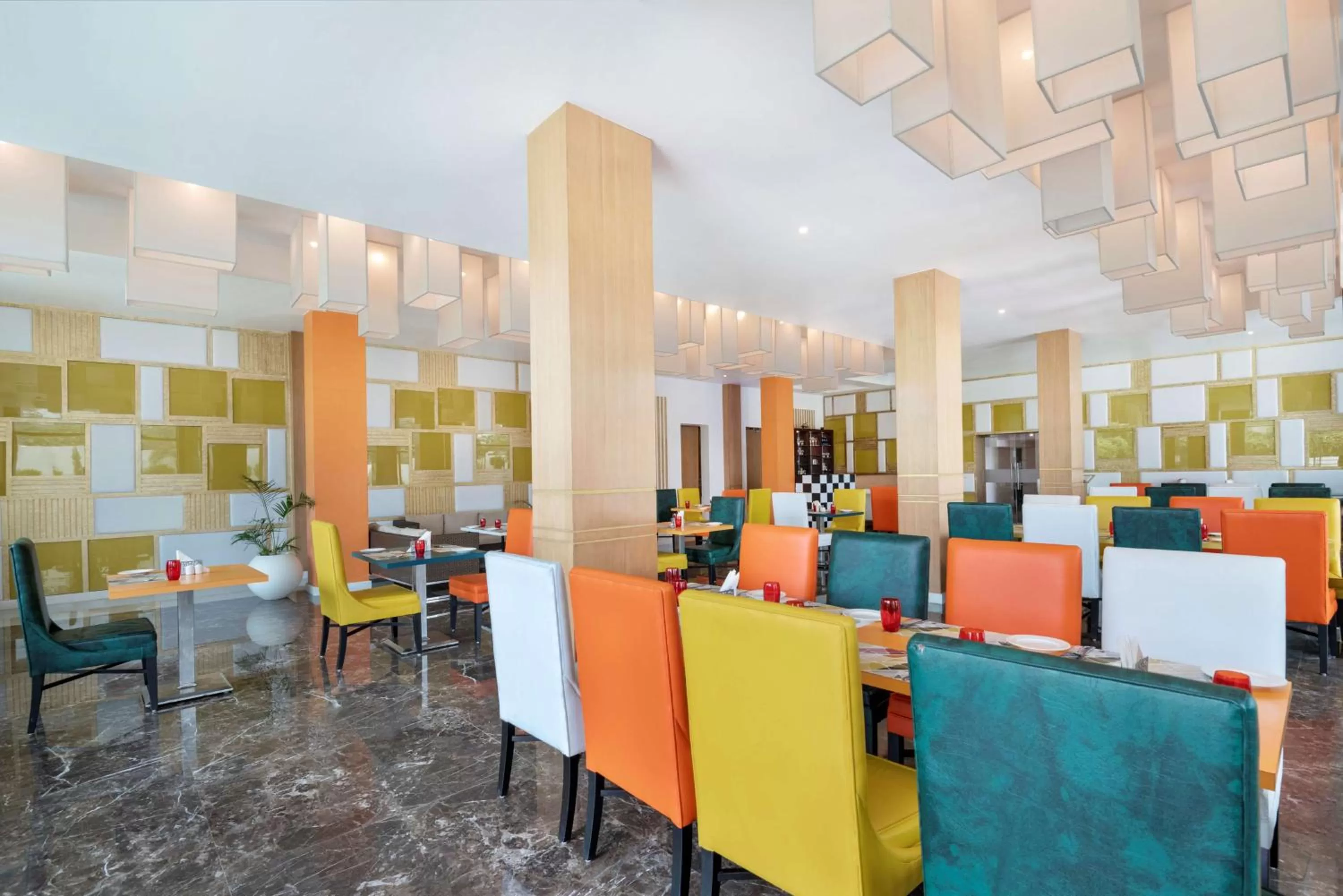 Restaurant/places to eat in Radisson Hotel Bareilly Airport