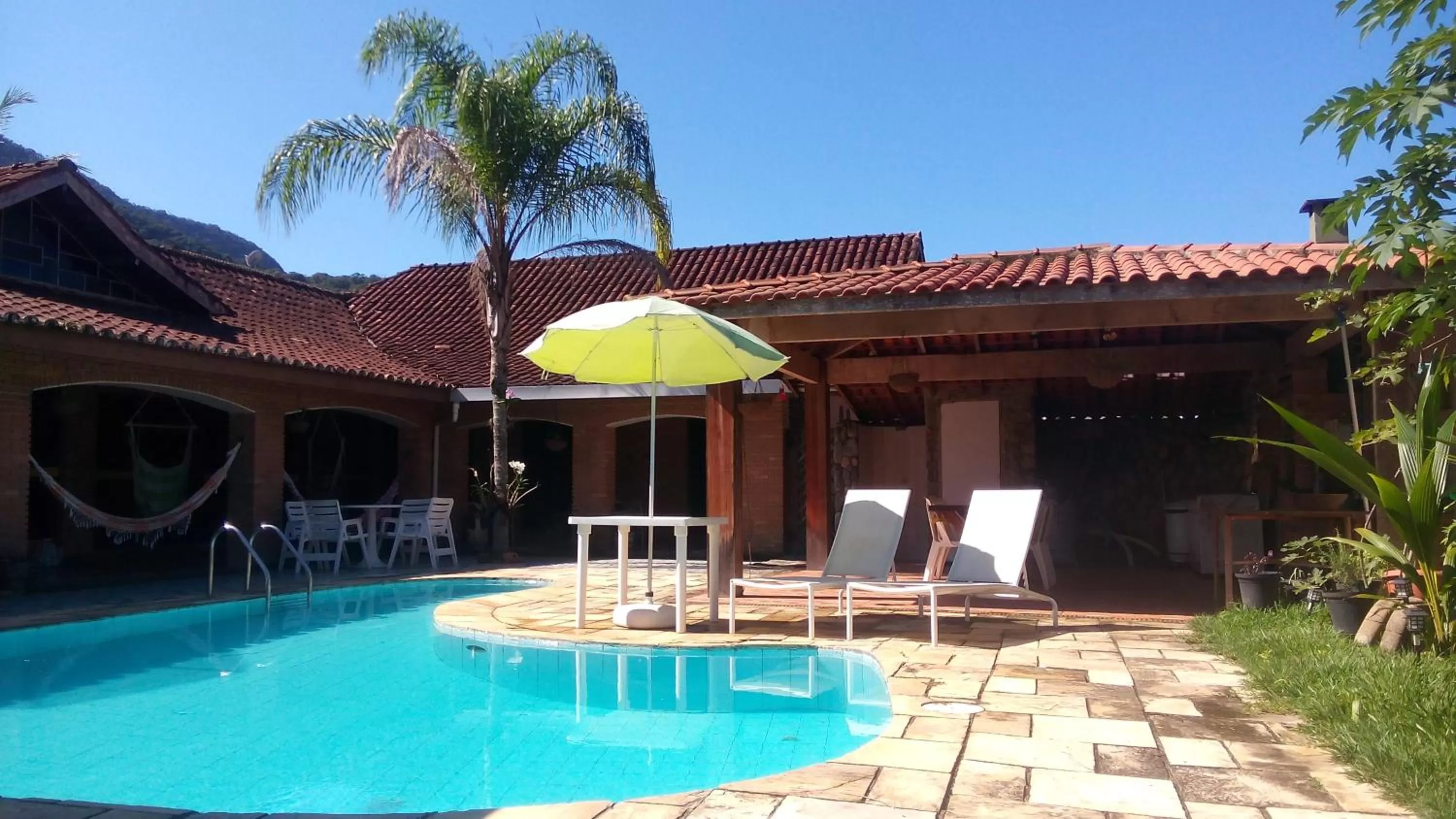 Swimming pool in Pousada Na Praia Ubatuba