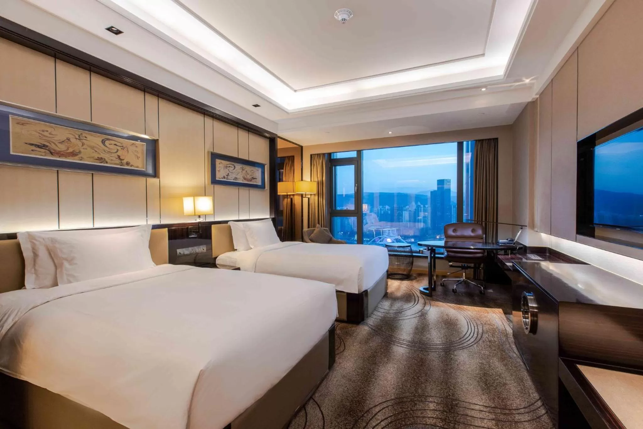 Photo of the whole room, Bed in Crowne Plaza Hotel Lanzhou by IHG