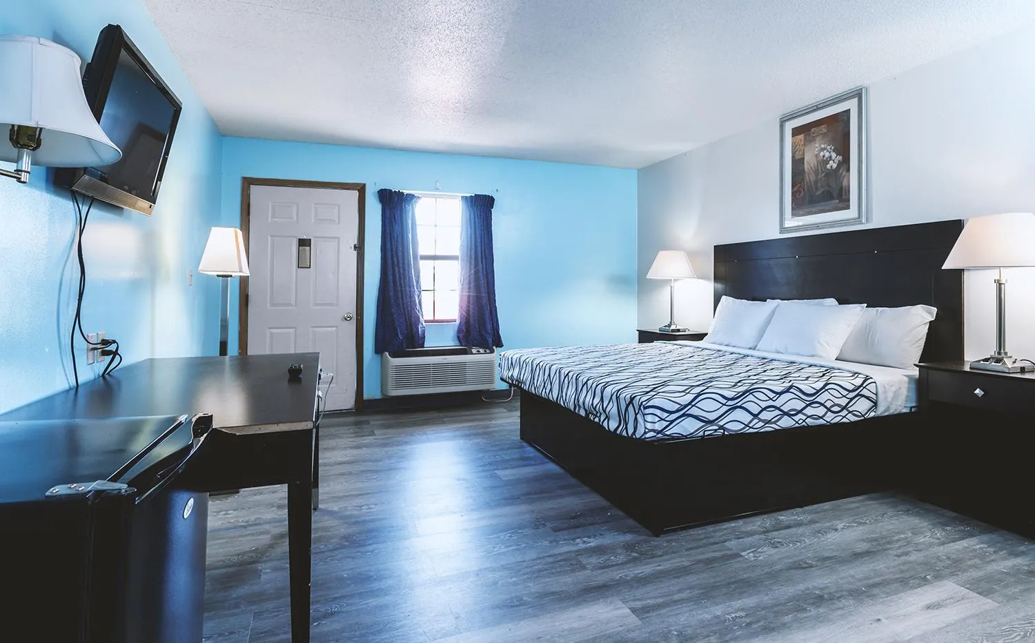 Bed in Blue Way Inn & Suites Wellington