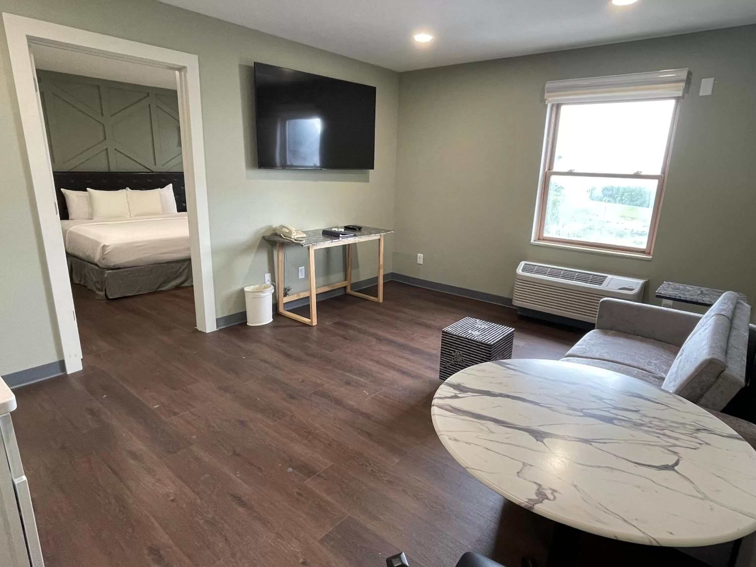 Bed in Chateau Hotel and Conference Center