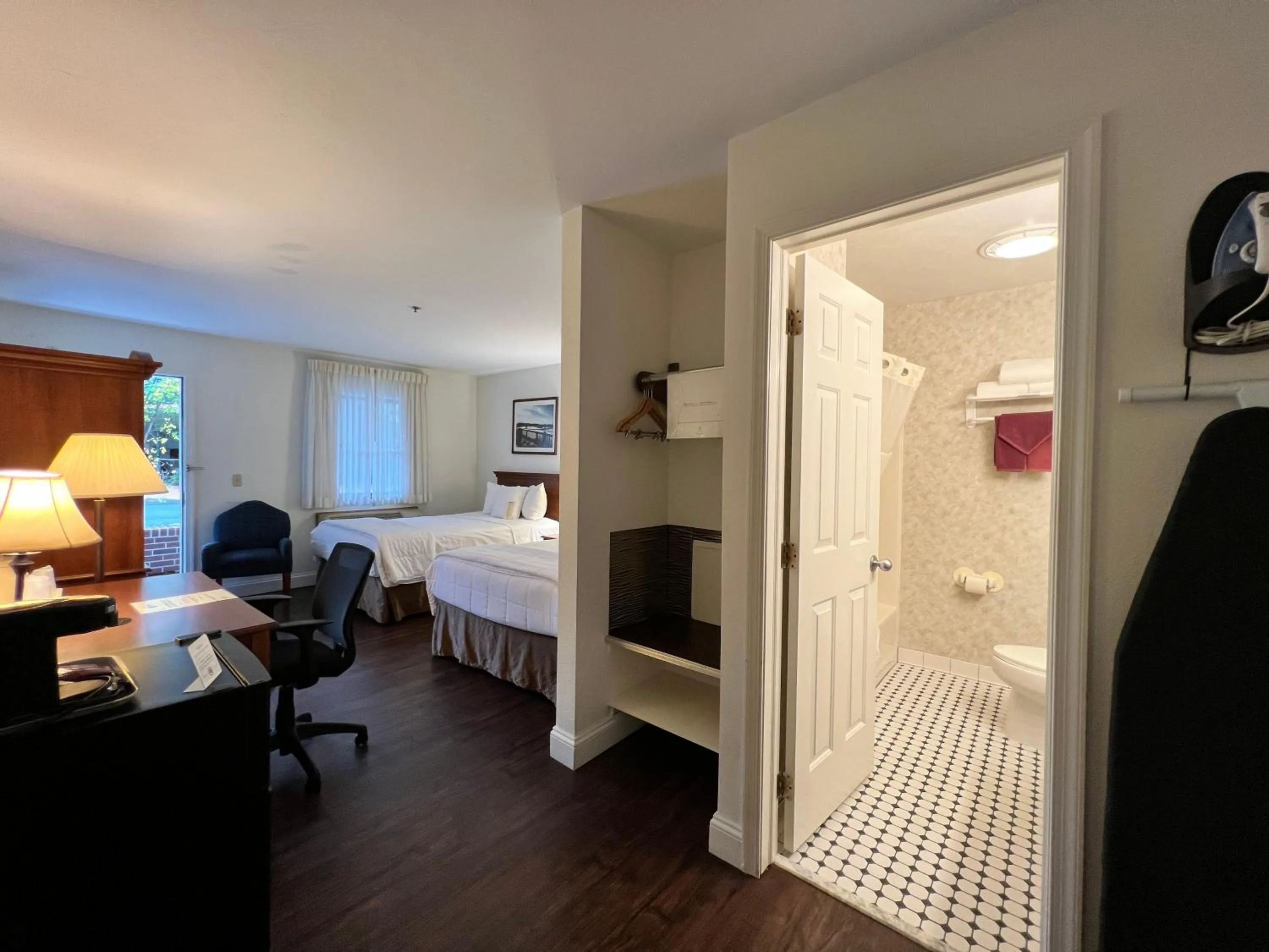 Photo of the whole room, Bed in Inn at Cemetery Hill