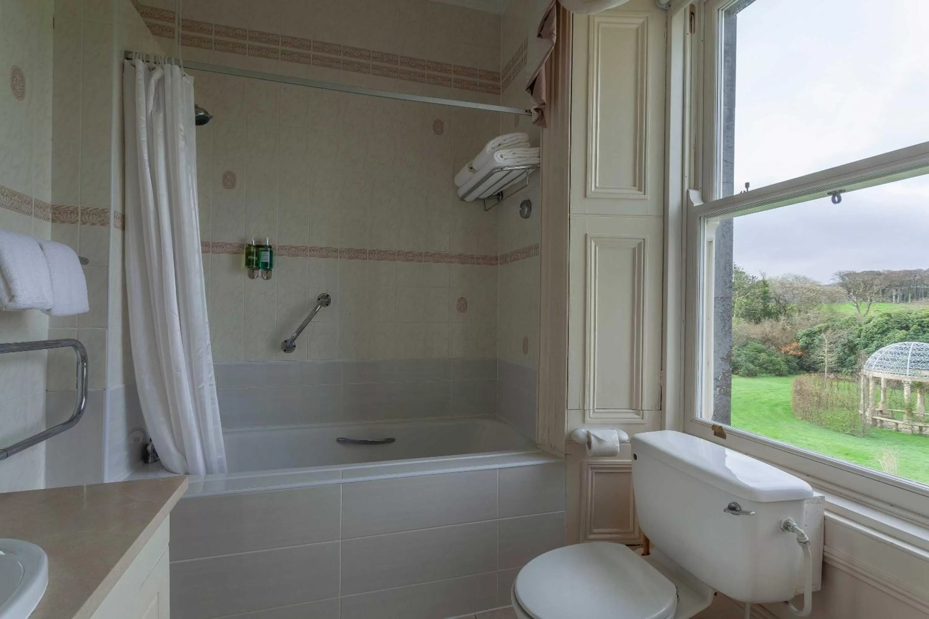 Bathroom in Ballyseede Castle