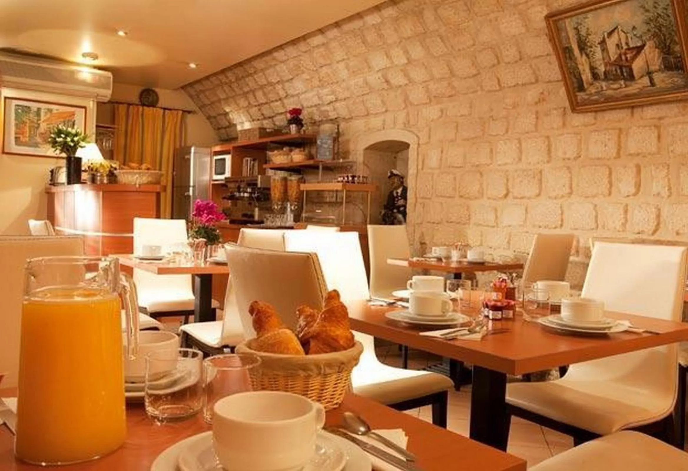 Restaurant/places to eat in Hôtel Opera Deauville