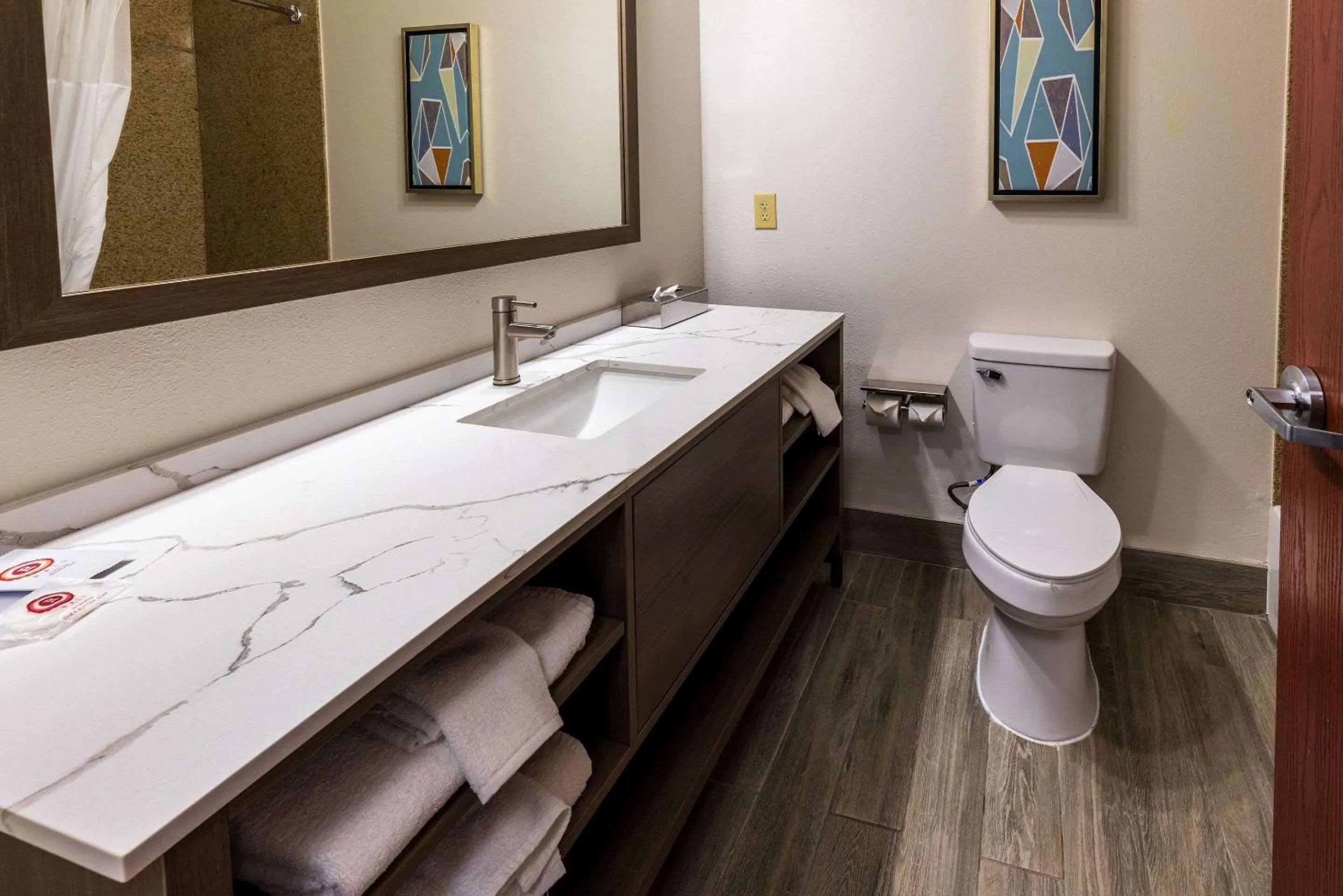 Bedroom, Bathroom in La Quinta by Wyndham New Iberia