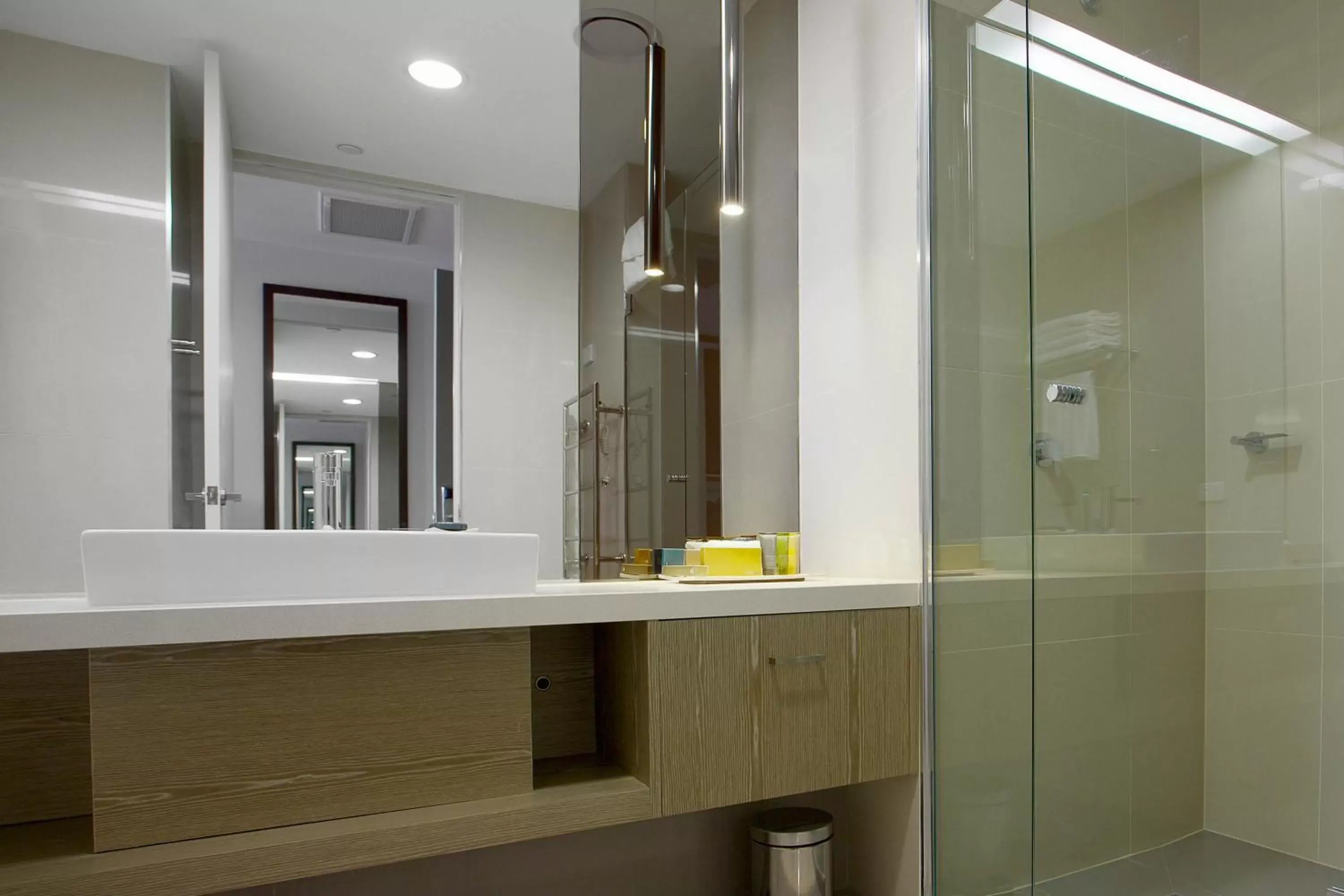 Deluxe King Room in Hotel 115 Deluxe King Room in Hotel 115