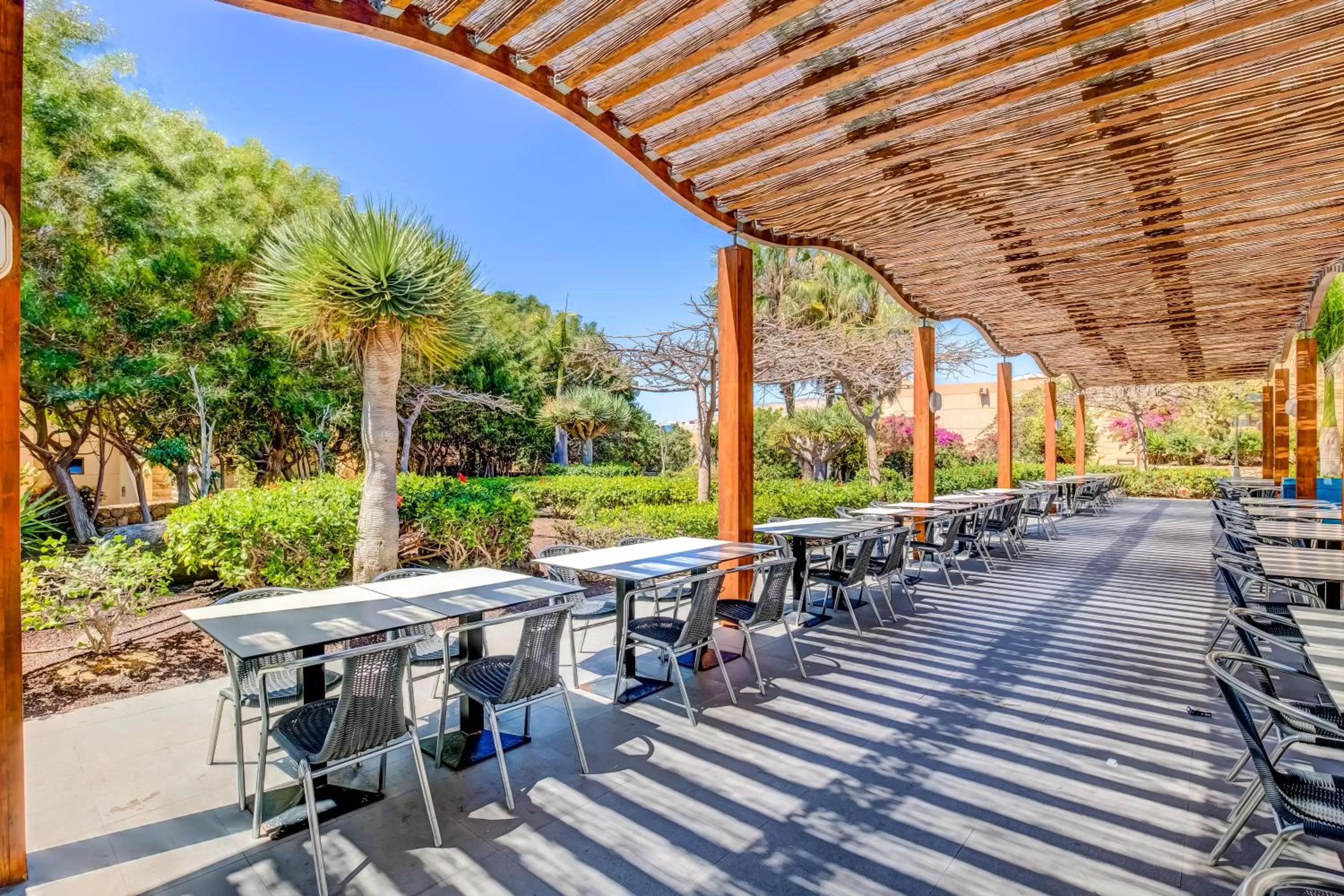 Restaurant/places to eat in SBH Taro Beach Hotel