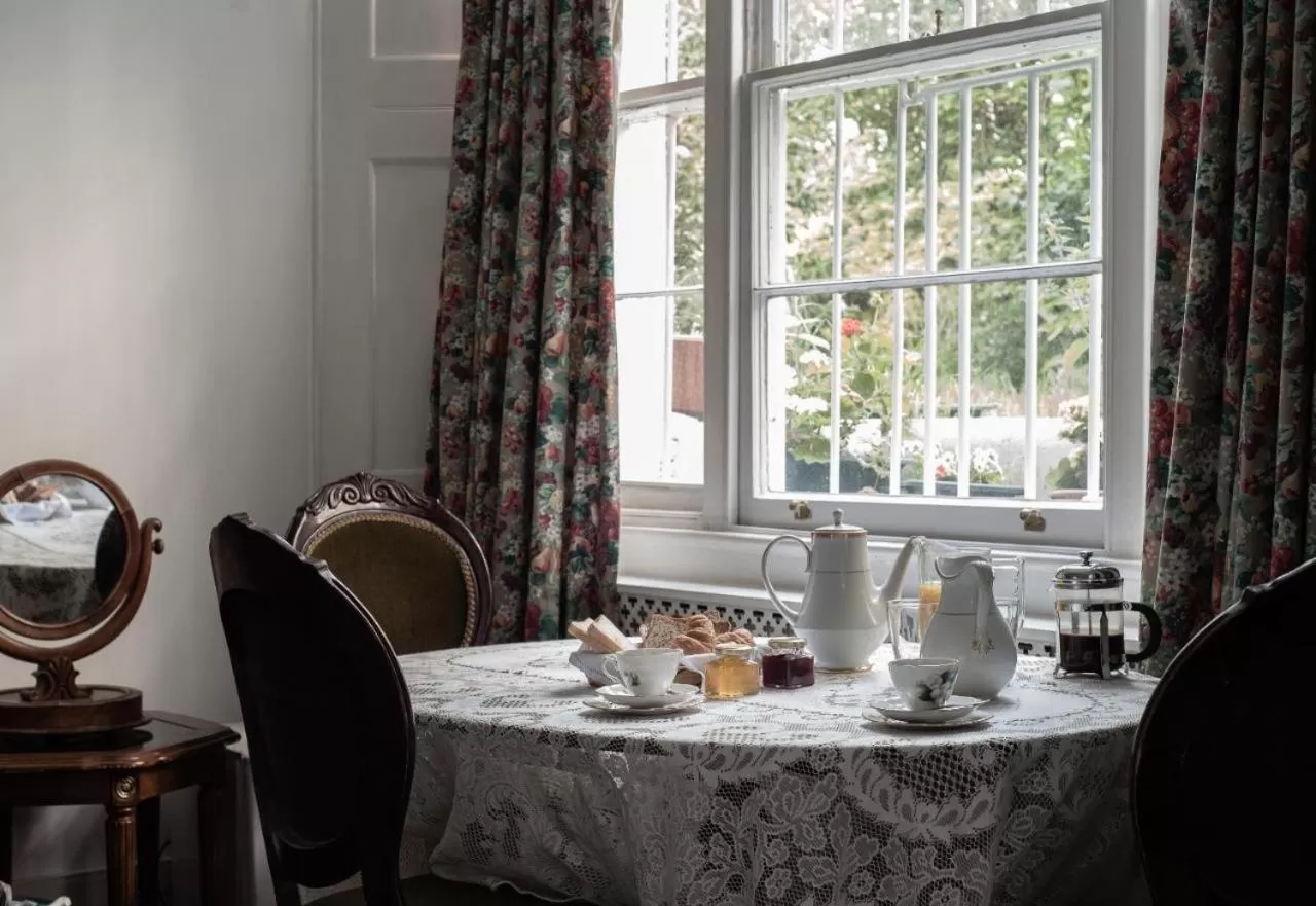 Seating area in Dawson Place, Juliette's Bed and Breakfast