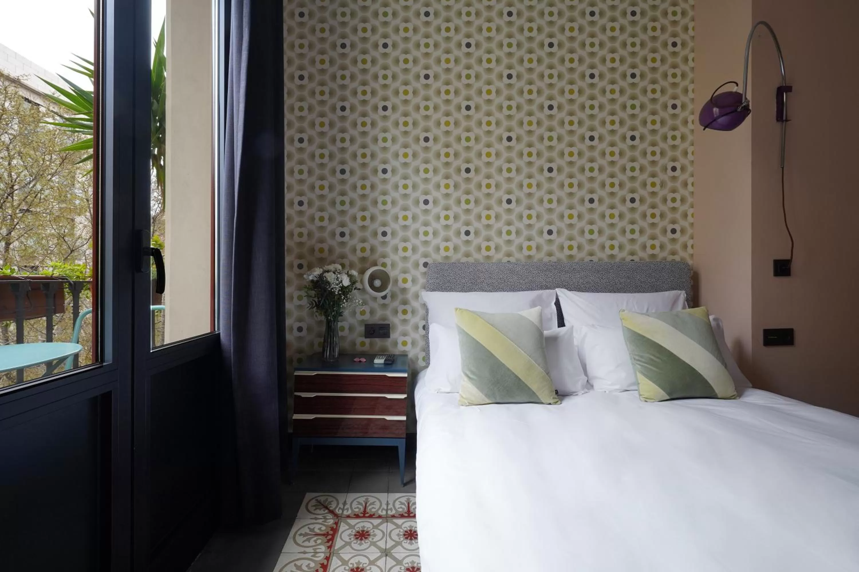 Bed in Numa Barcelona Roca