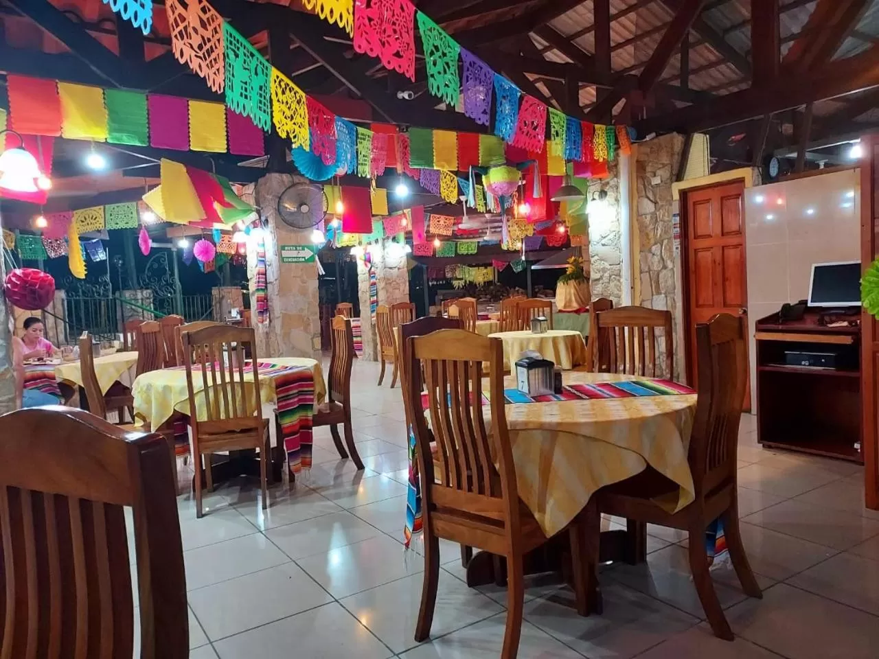 Restaurant/places to eat in Amapola Resort