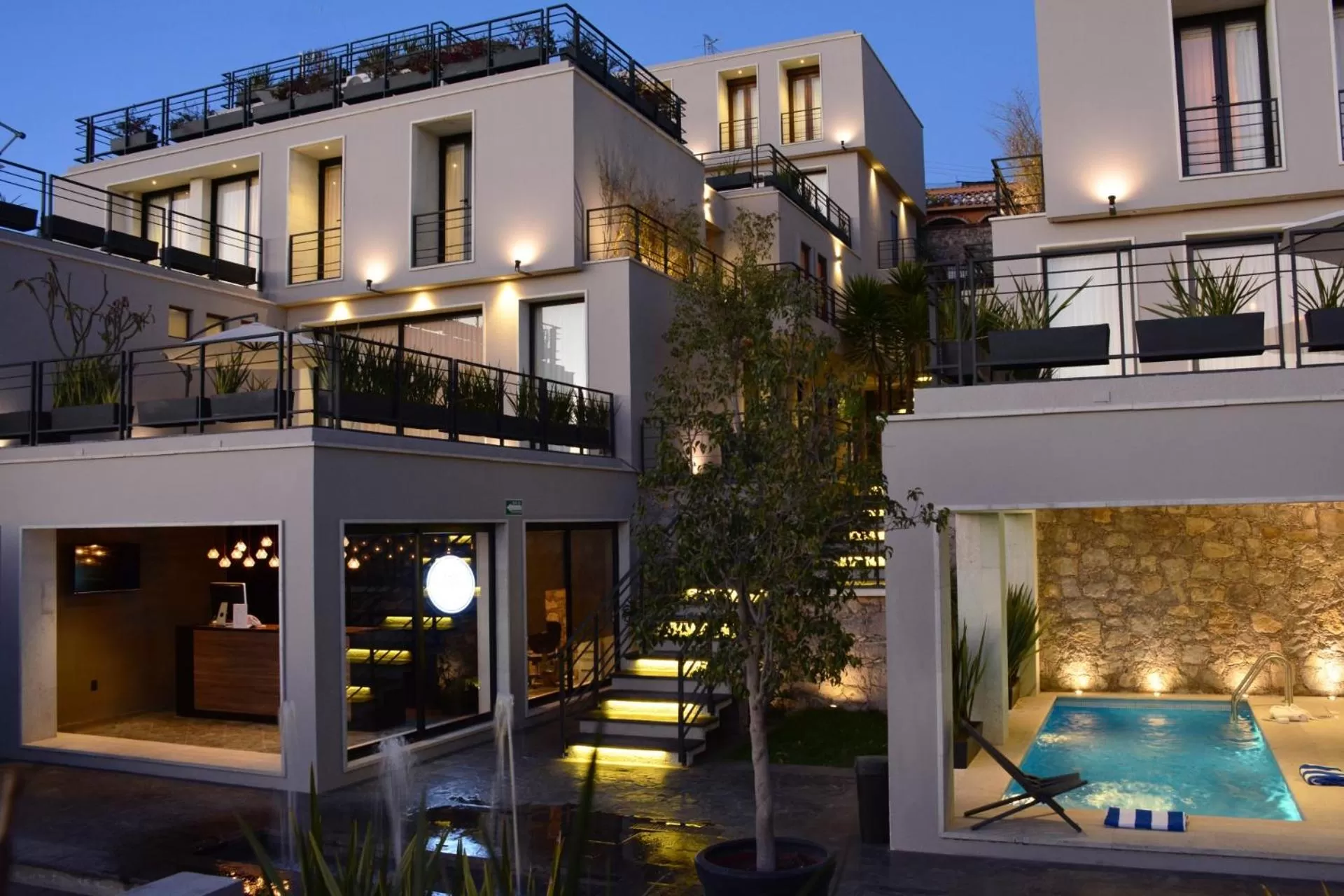 Swimming pool, Property Building in Ilo Rojo San Miguel de Allende Curamoria Collection