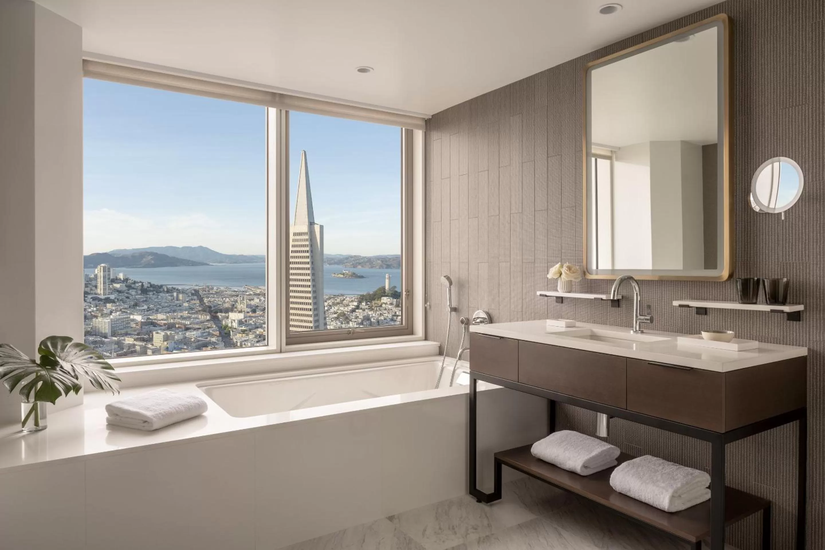 Bathroom in Four Seasons Hotel San Francisco at Embarcadero