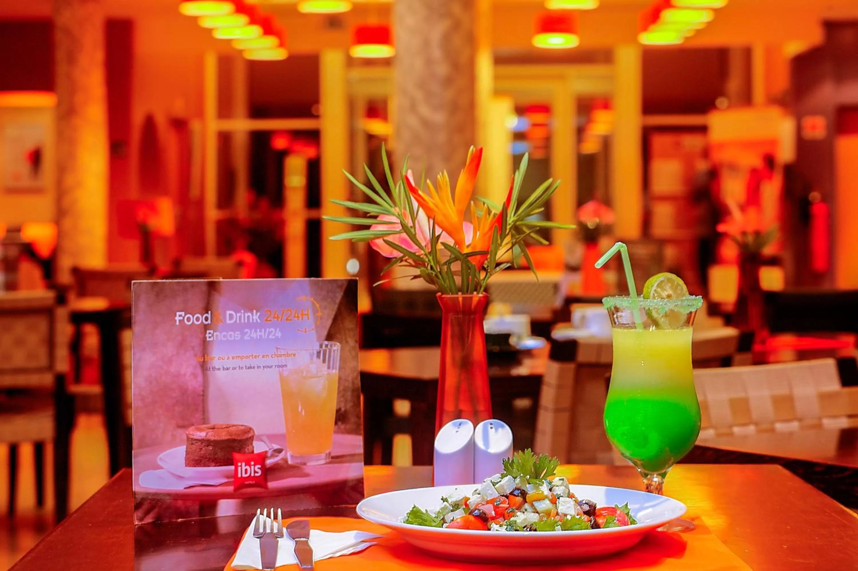 Lounge or bar in Ibis Cotonou