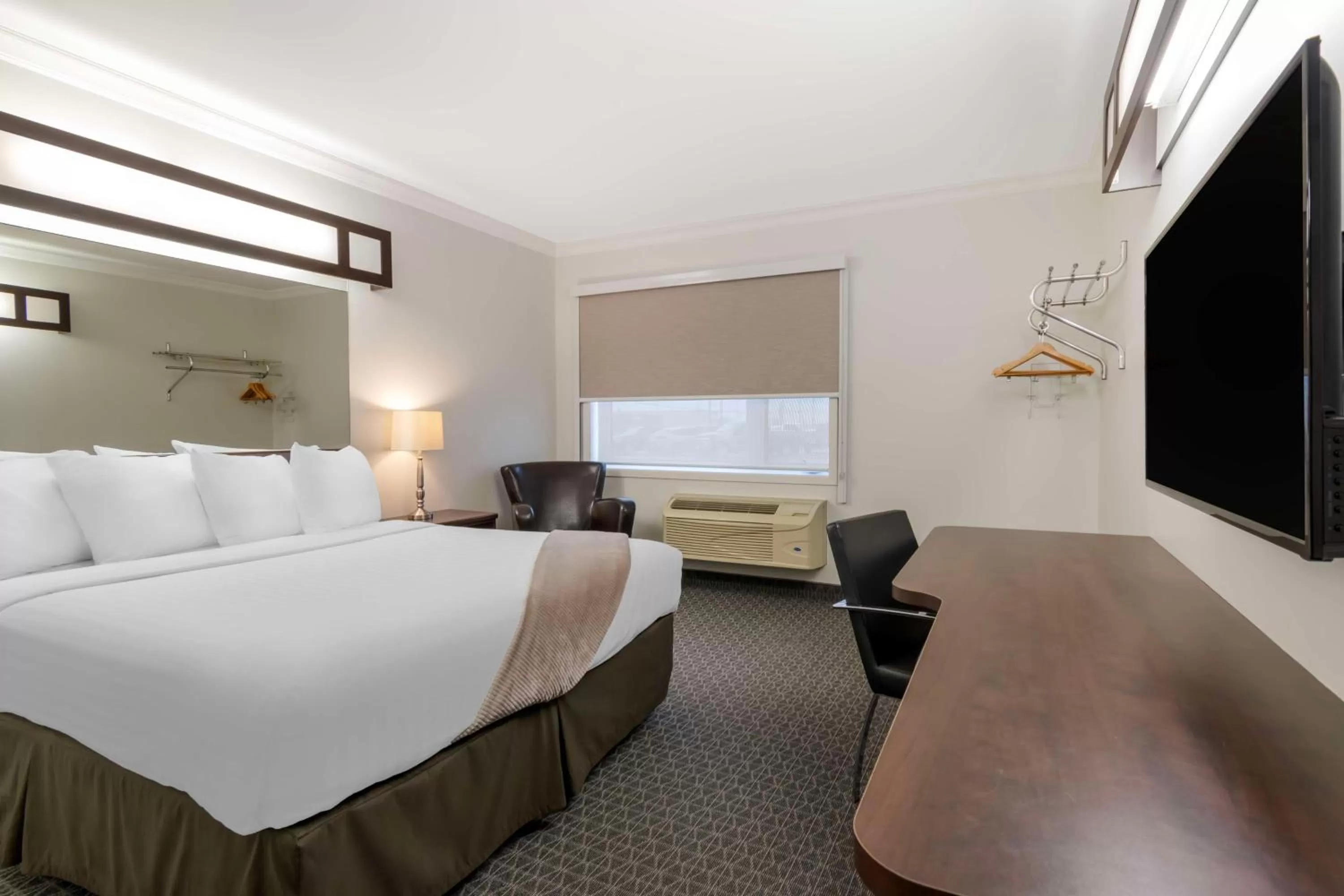 Bedroom, Bed in Villa Inn & Suites - SureStay Collection by Best Western