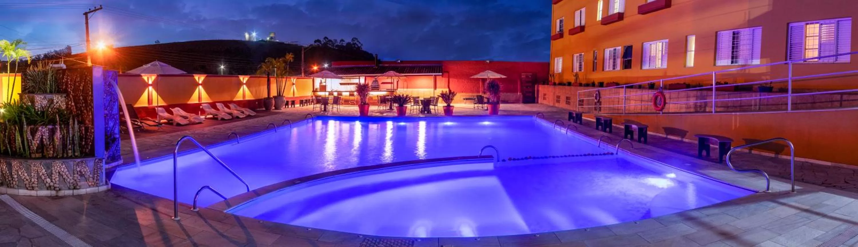 Swimming pool in Hotel Garfo de Ouro