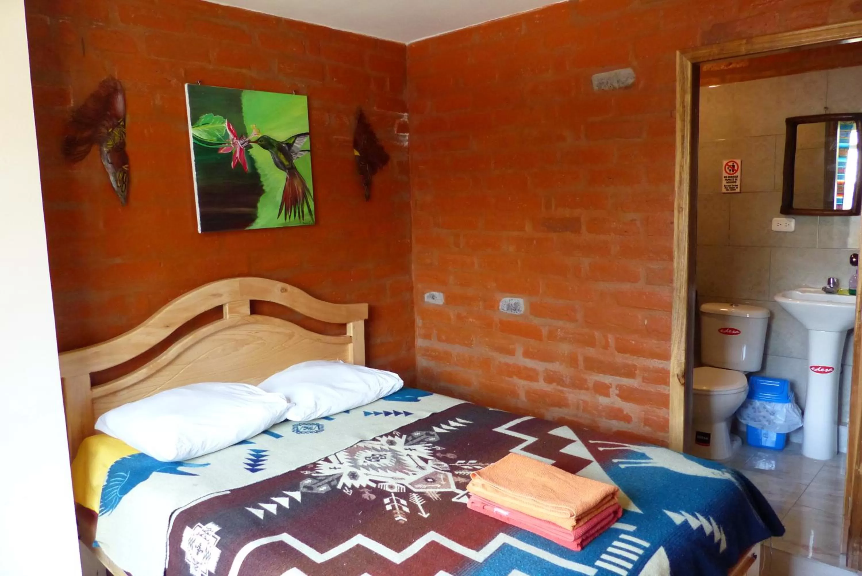 Property building, Bed in Hostal La Casa Amarilla City