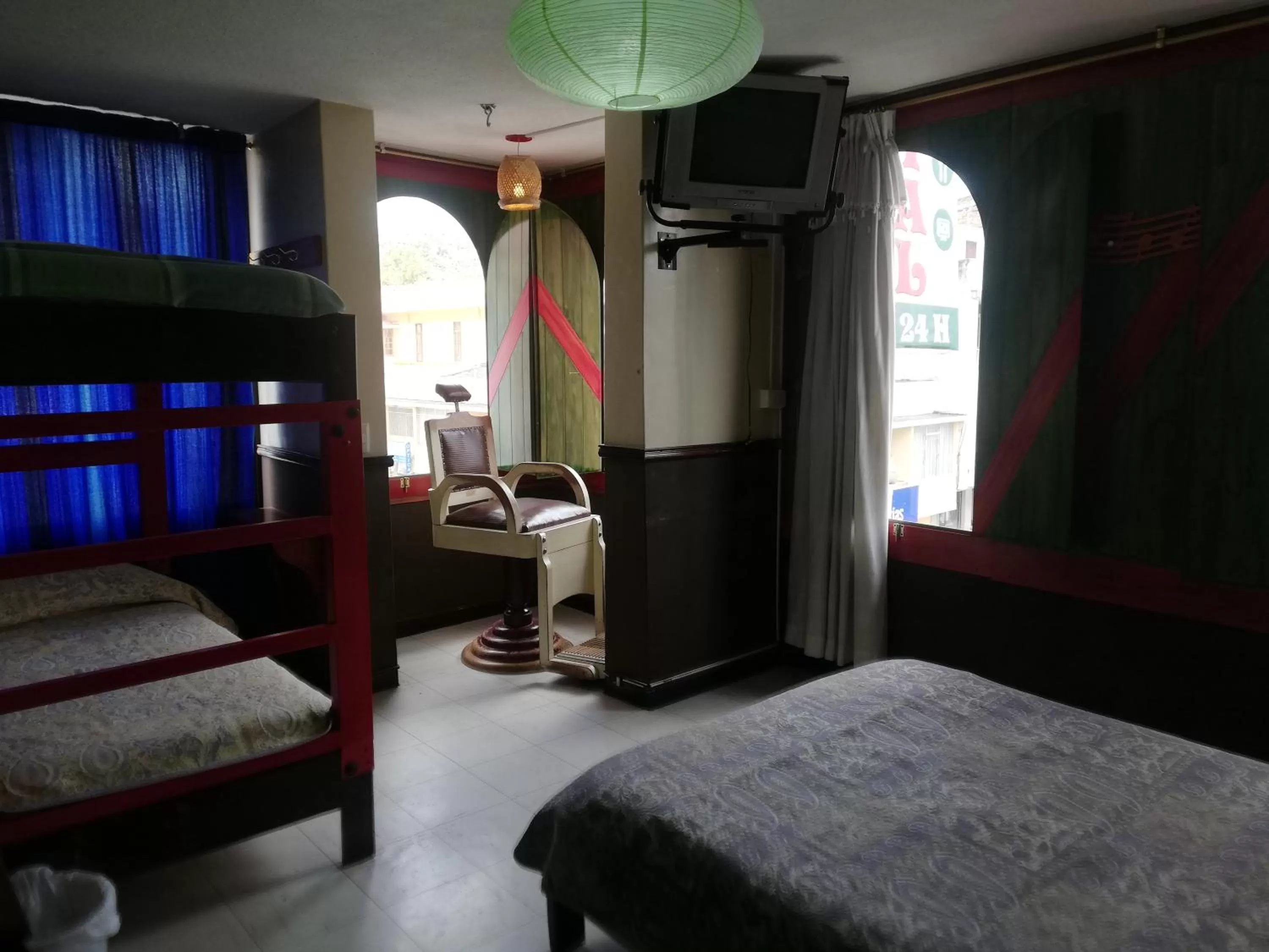 Photo of the whole room, Bunk Bed in Flying Donkey