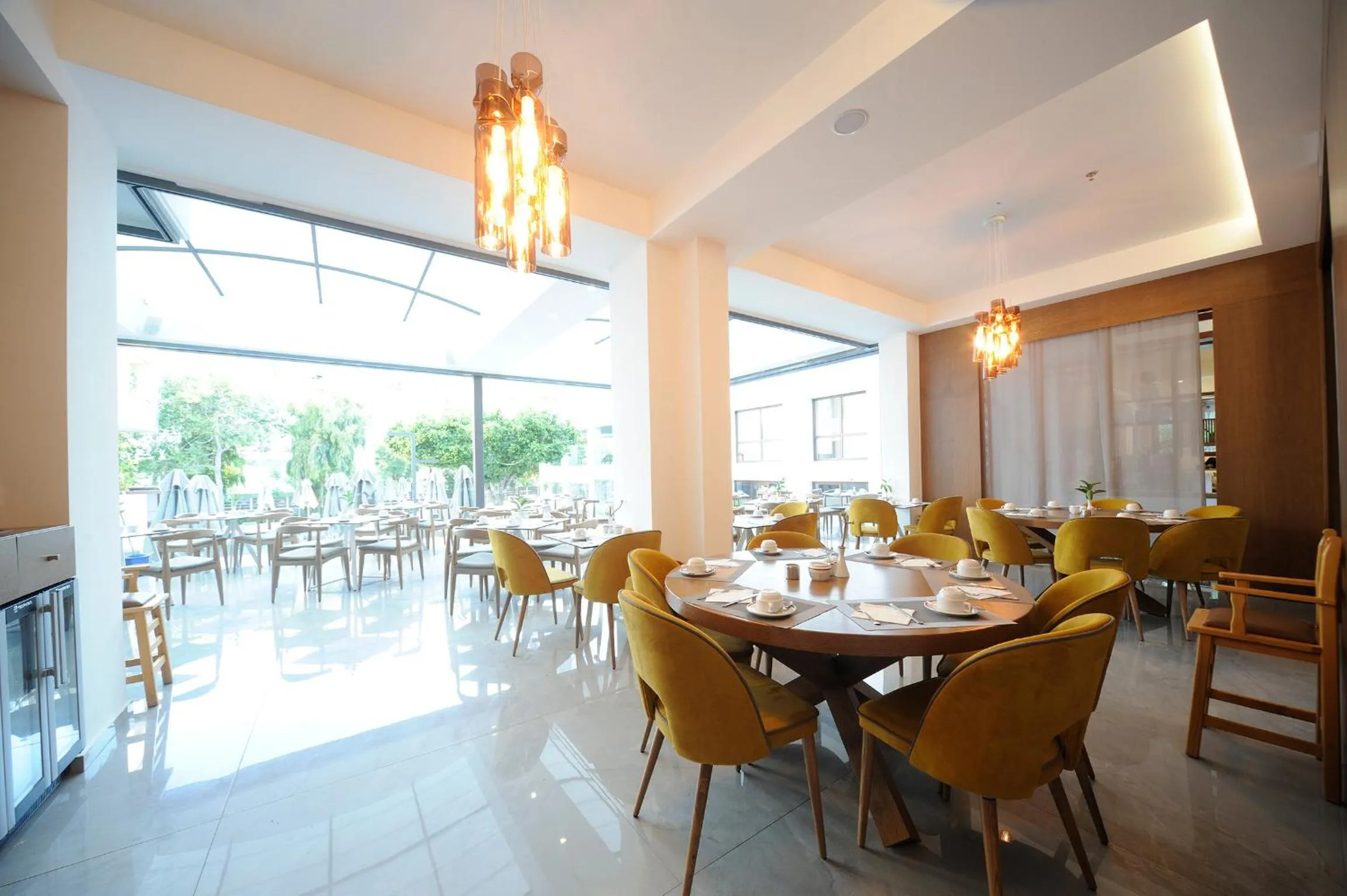 Restaurant/places to eat in Atrium Ambiance Hotel