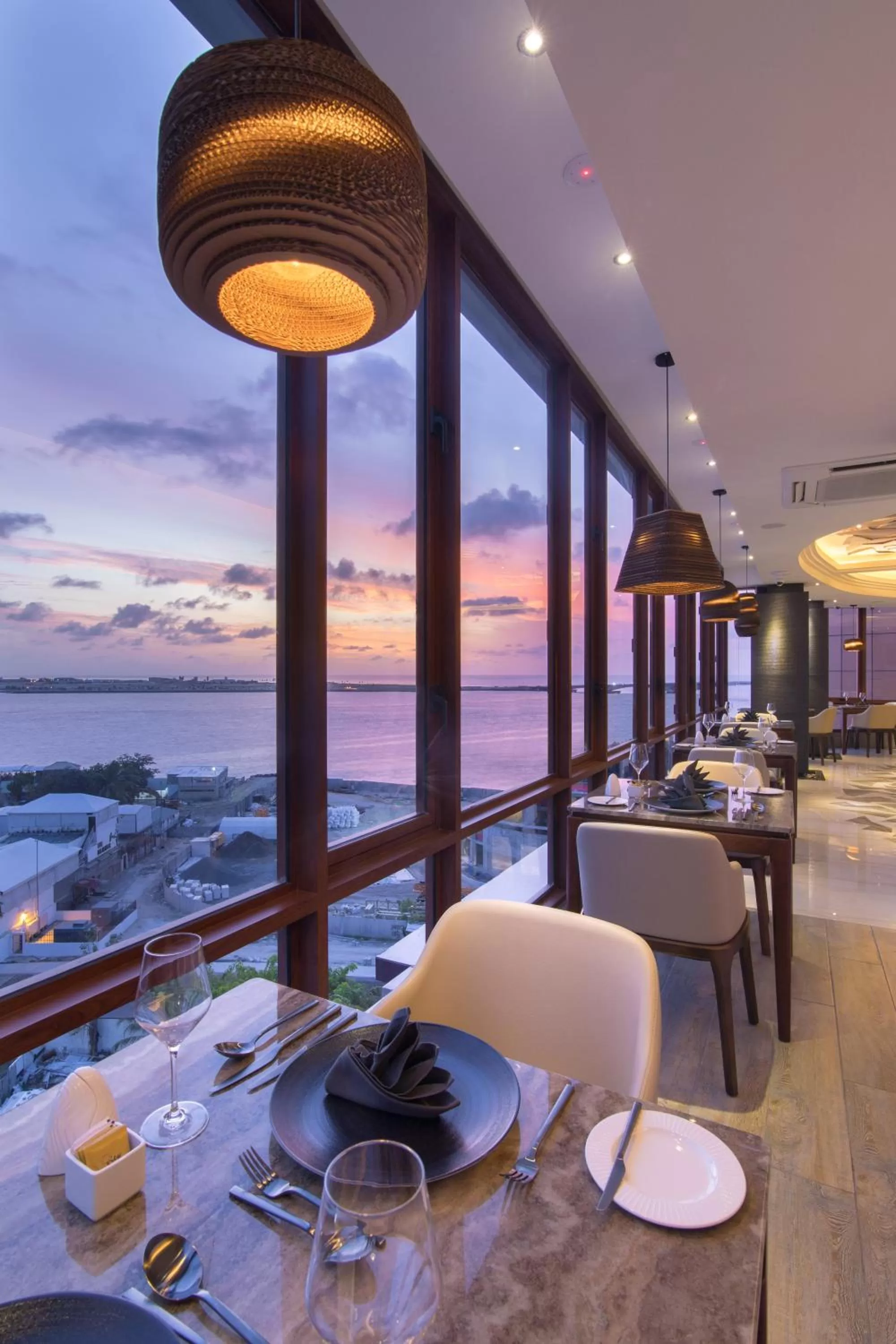 Restaurant/places to eat in Samann Grand