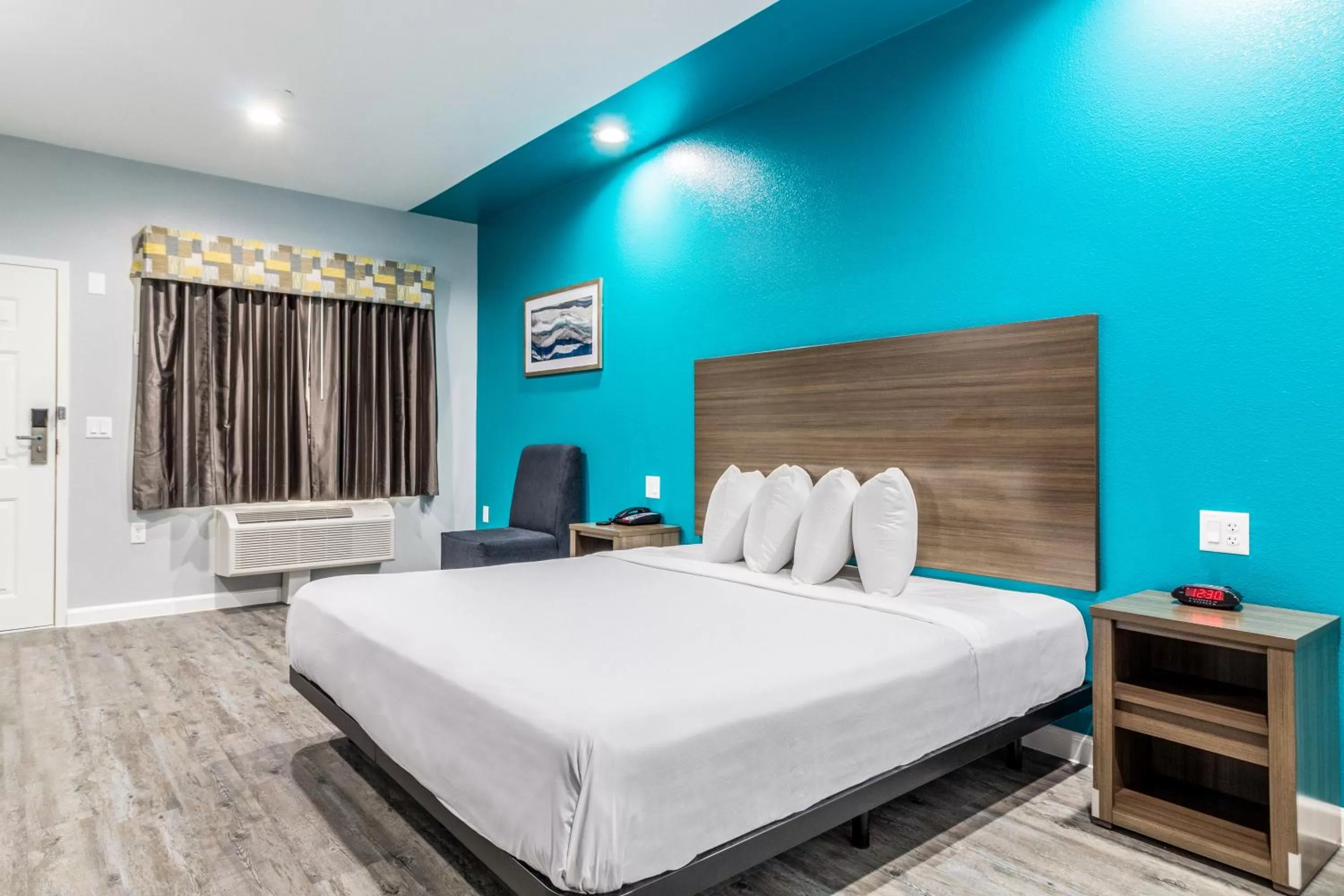 Bed in Americas Best Value Inn & Suites Kingwood IAH Airport