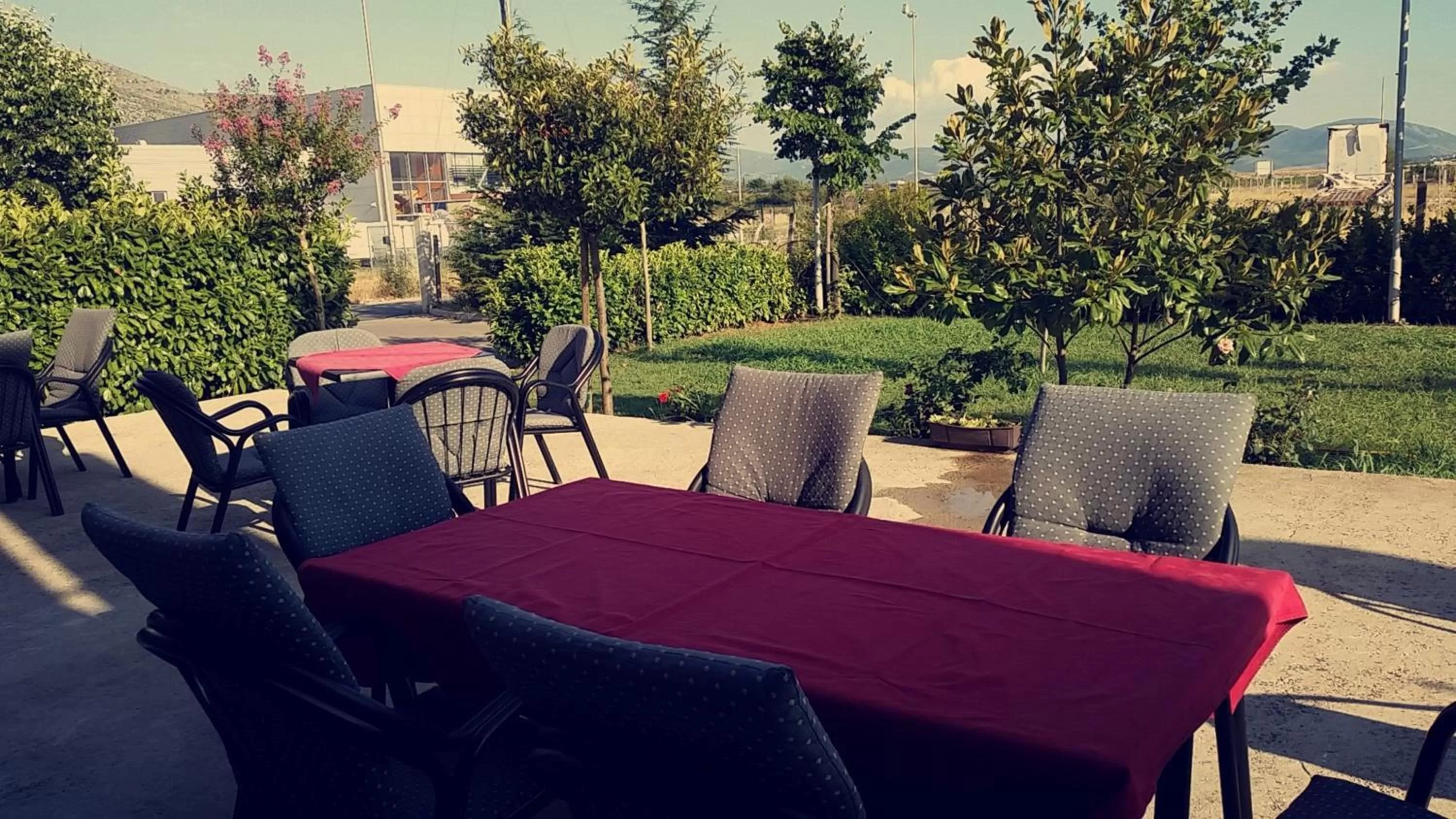 Property building, Restaurant/Places to Eat in Motel Aura