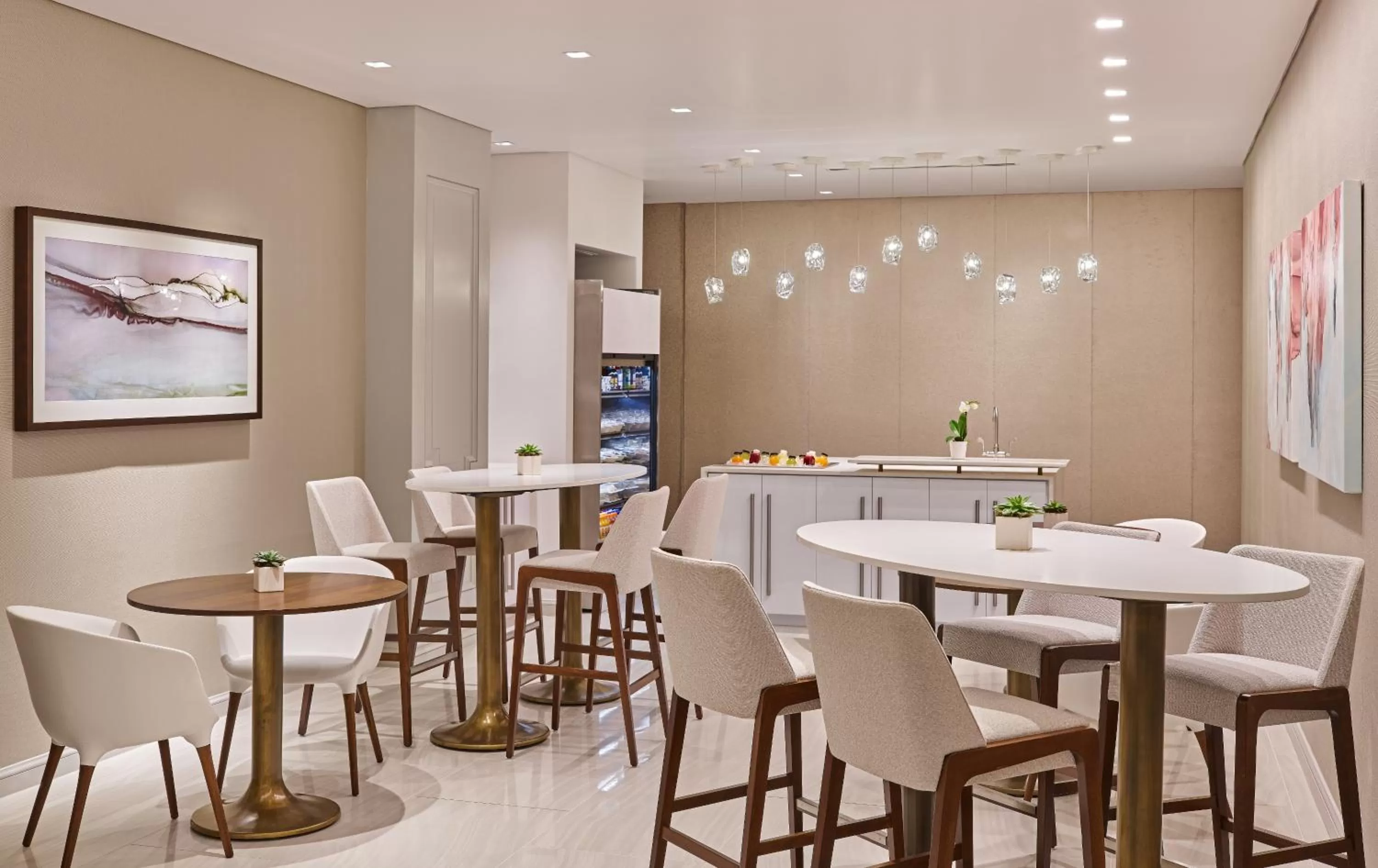 Restaurant/places to eat in Hotel Crescent Court