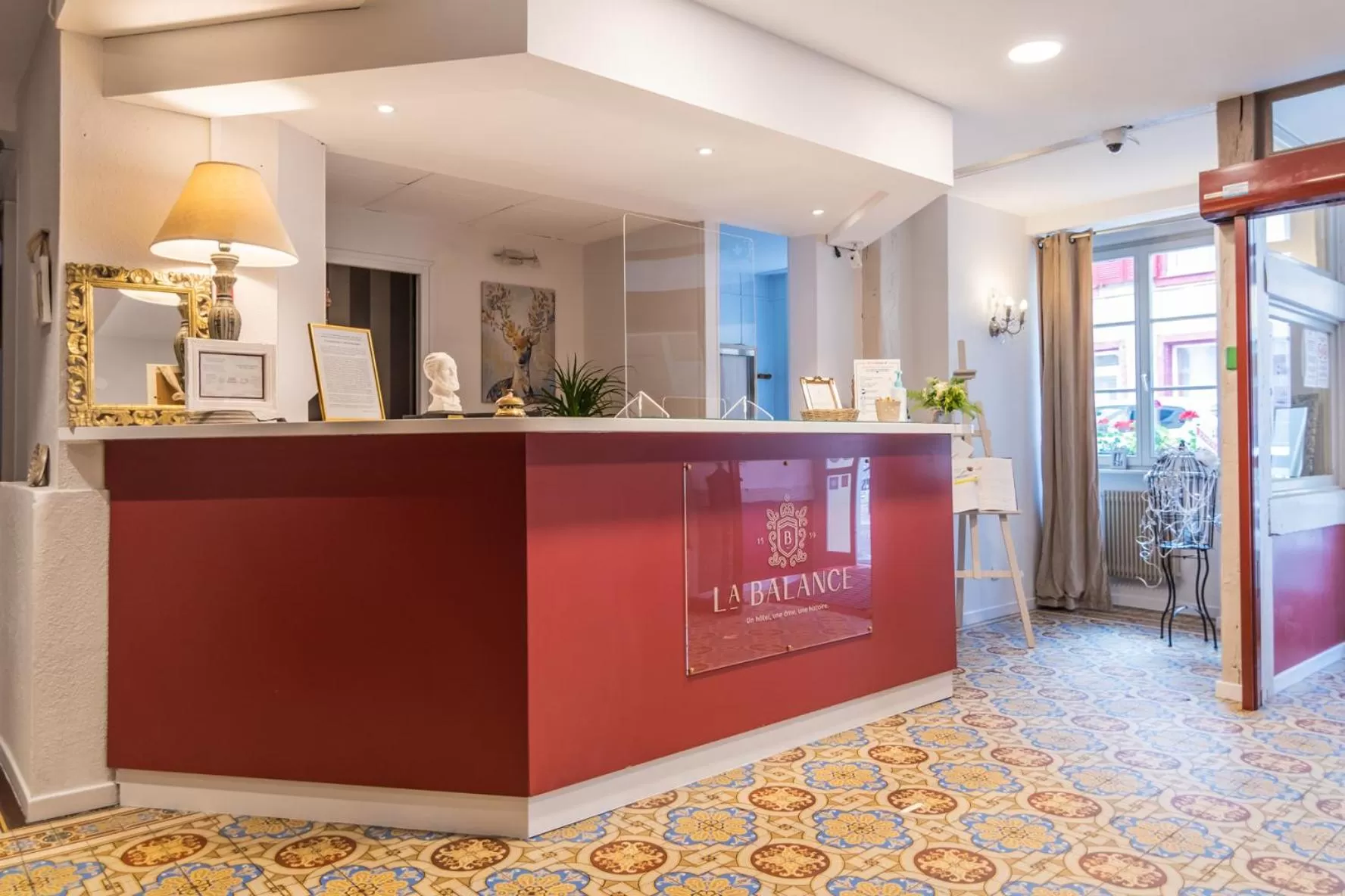 Lobby or reception in The Originals Boutique, Hôtel de la Balance, Montbéliard