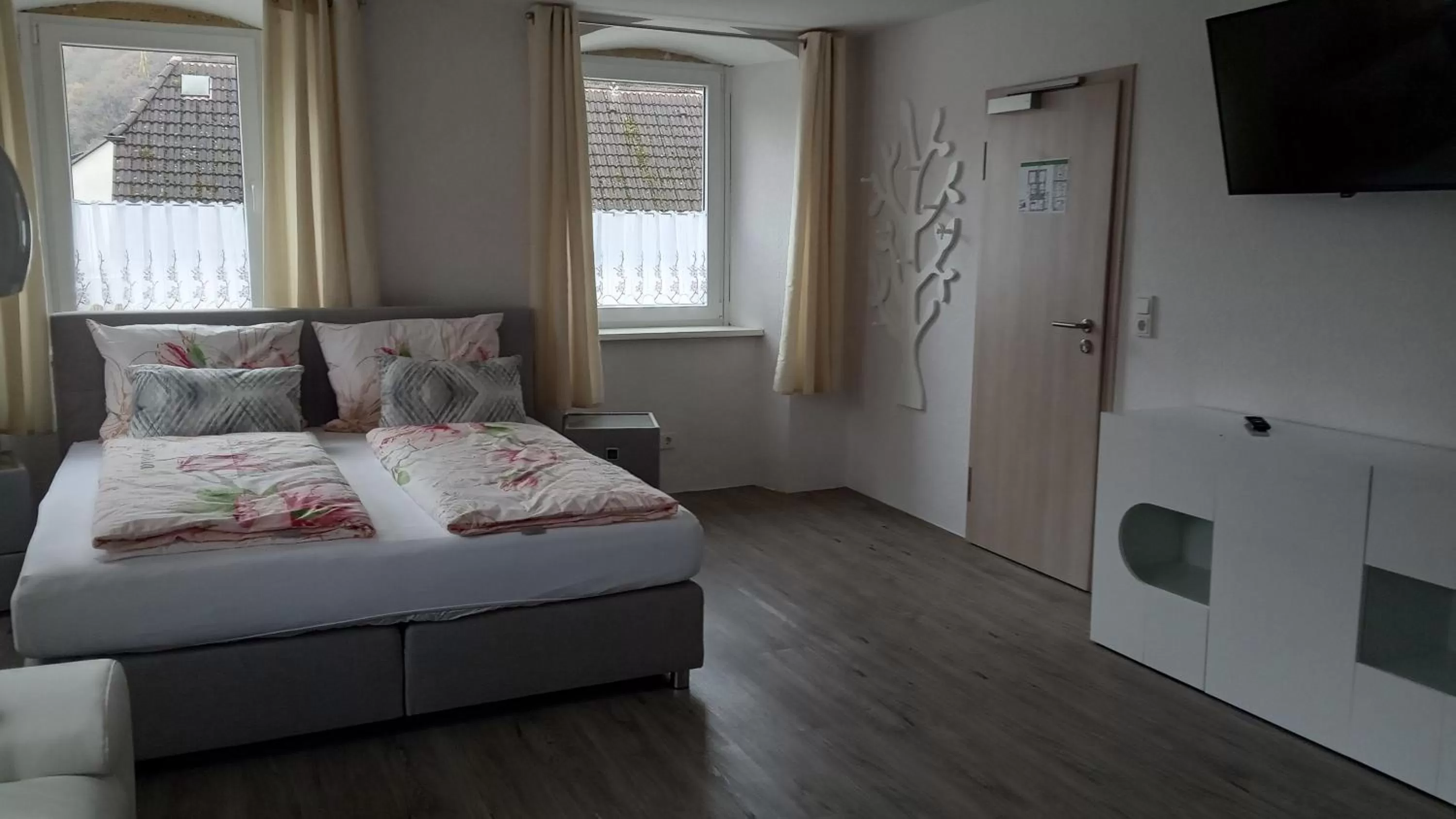 Photo of the whole room, Bed in Gästehaus - Café Frank