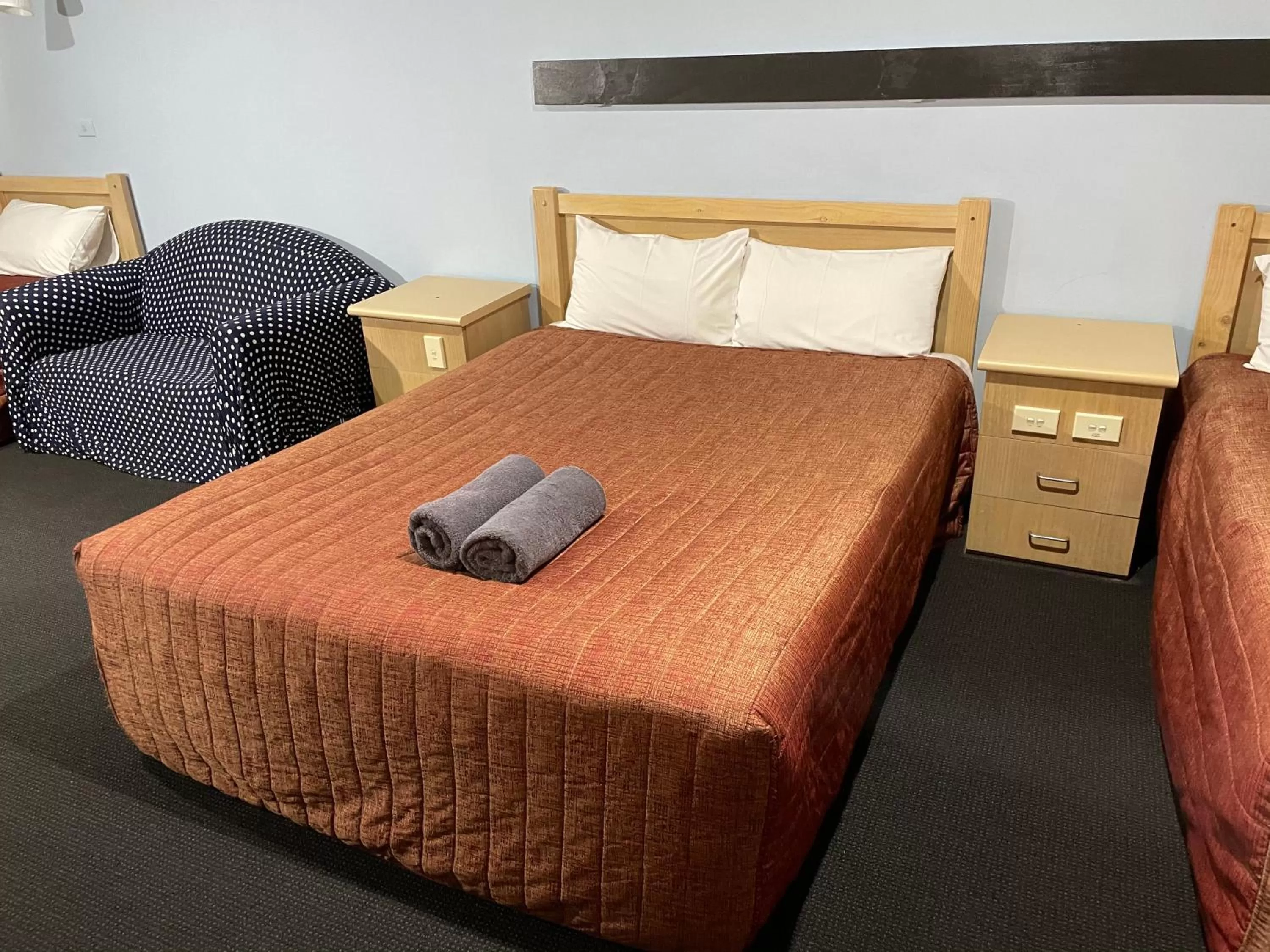 Bed in Countryman Motor Inn Cowra