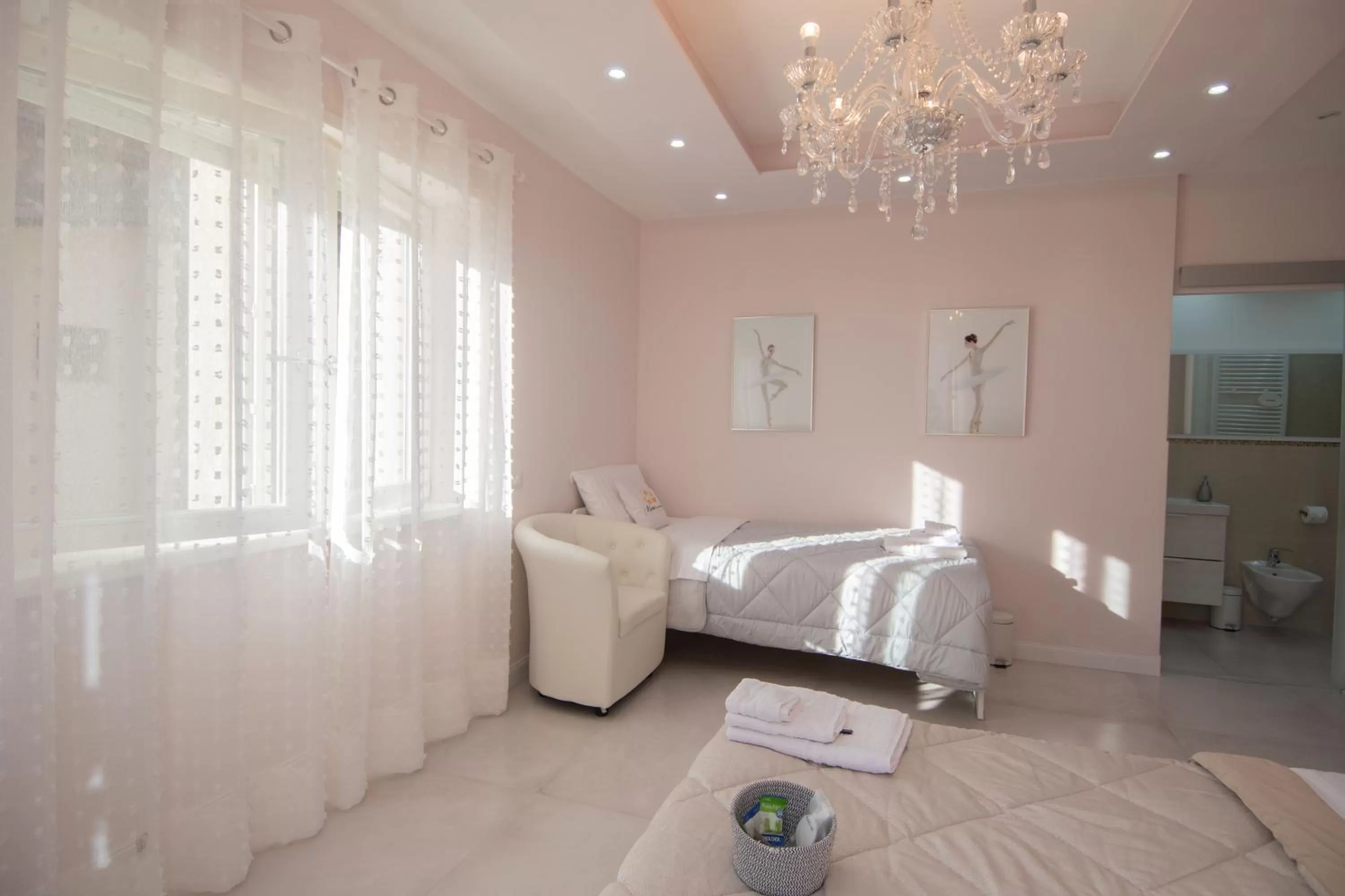 Bed in Klemi, rooms in old town