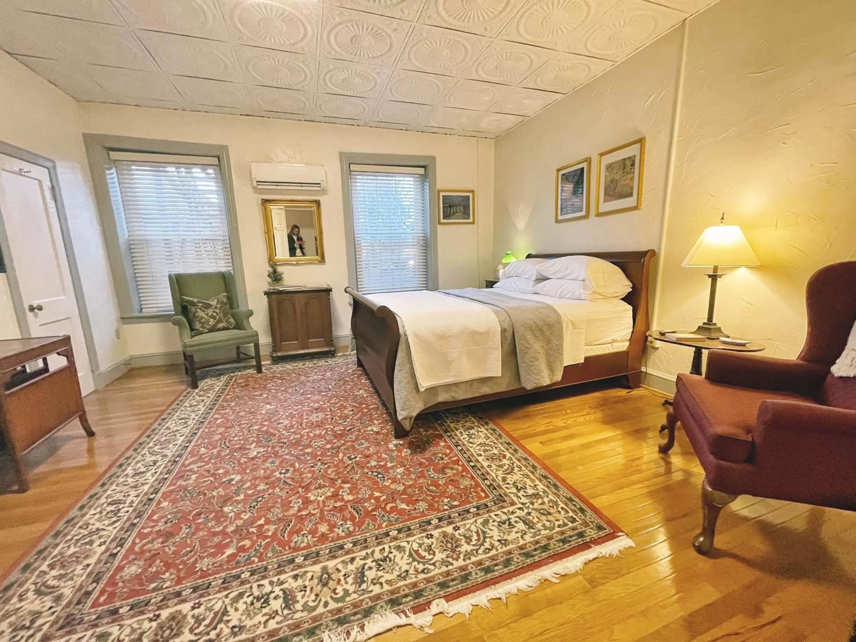 Bed in James Buchanan Hotel, Trademark Collection by Wyndham