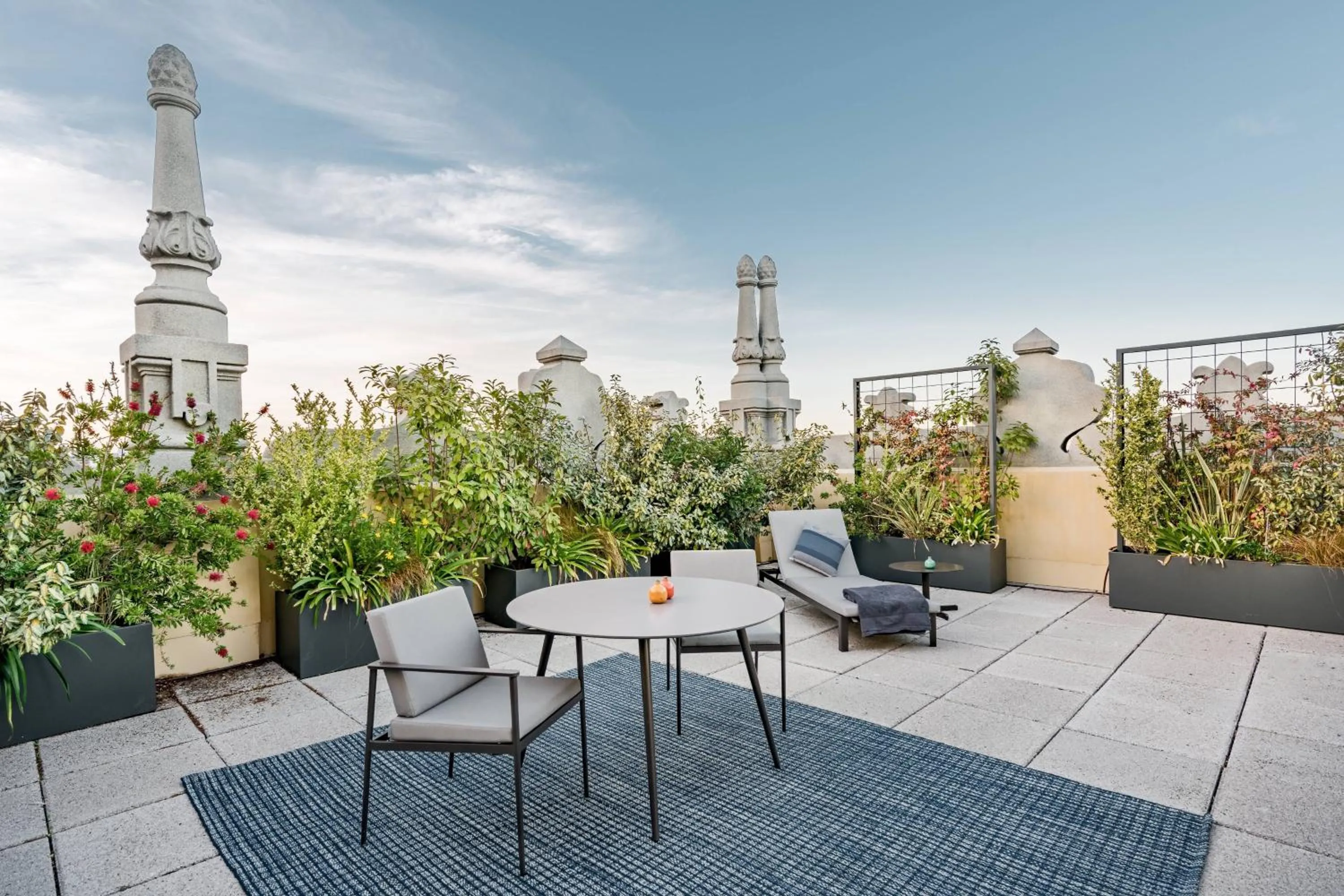 Photo of the whole room in Círculo Gran Vía, Autograph Collection (Adults Only)