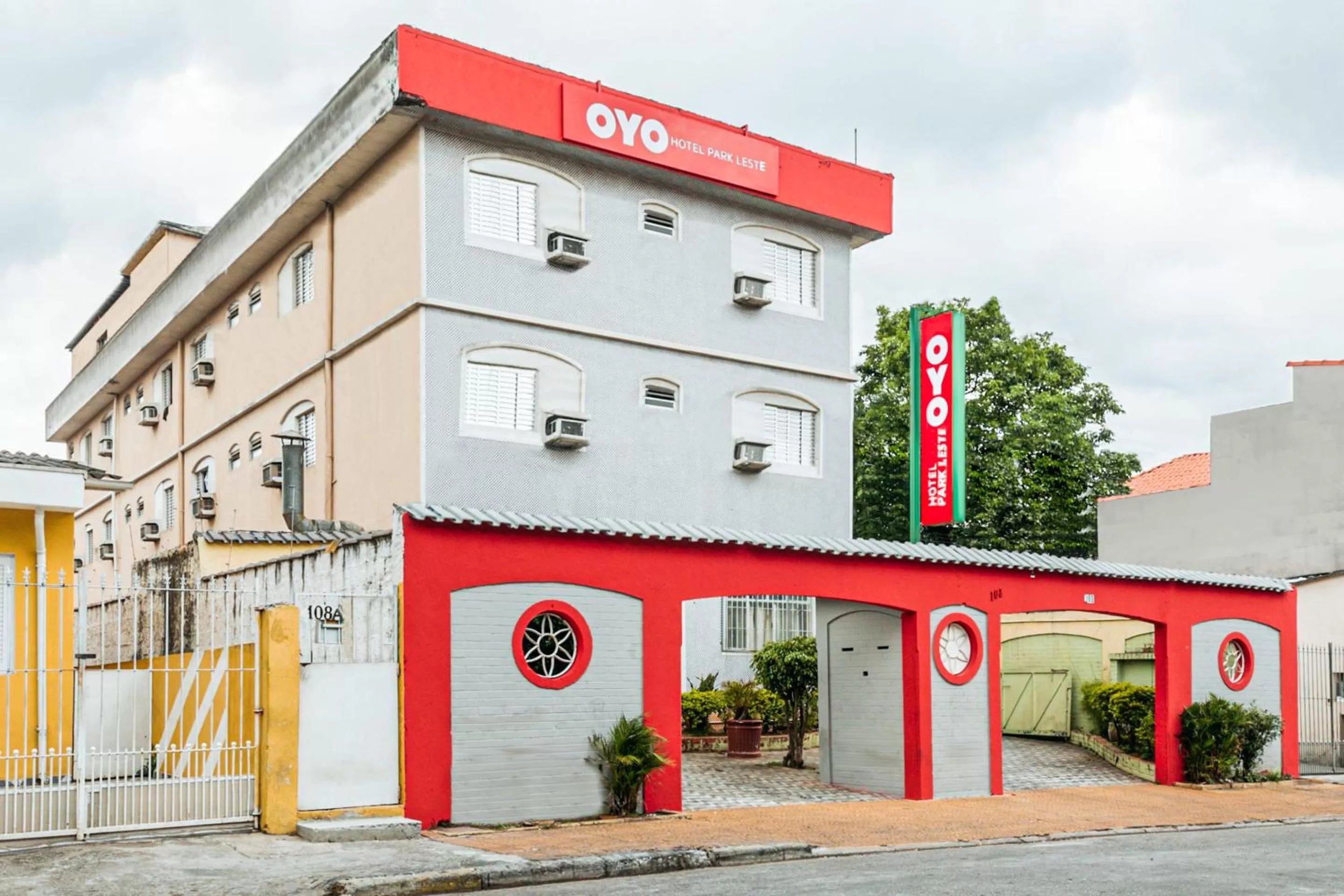 Facade/entrance in Hotel Park Leste, São Paulo