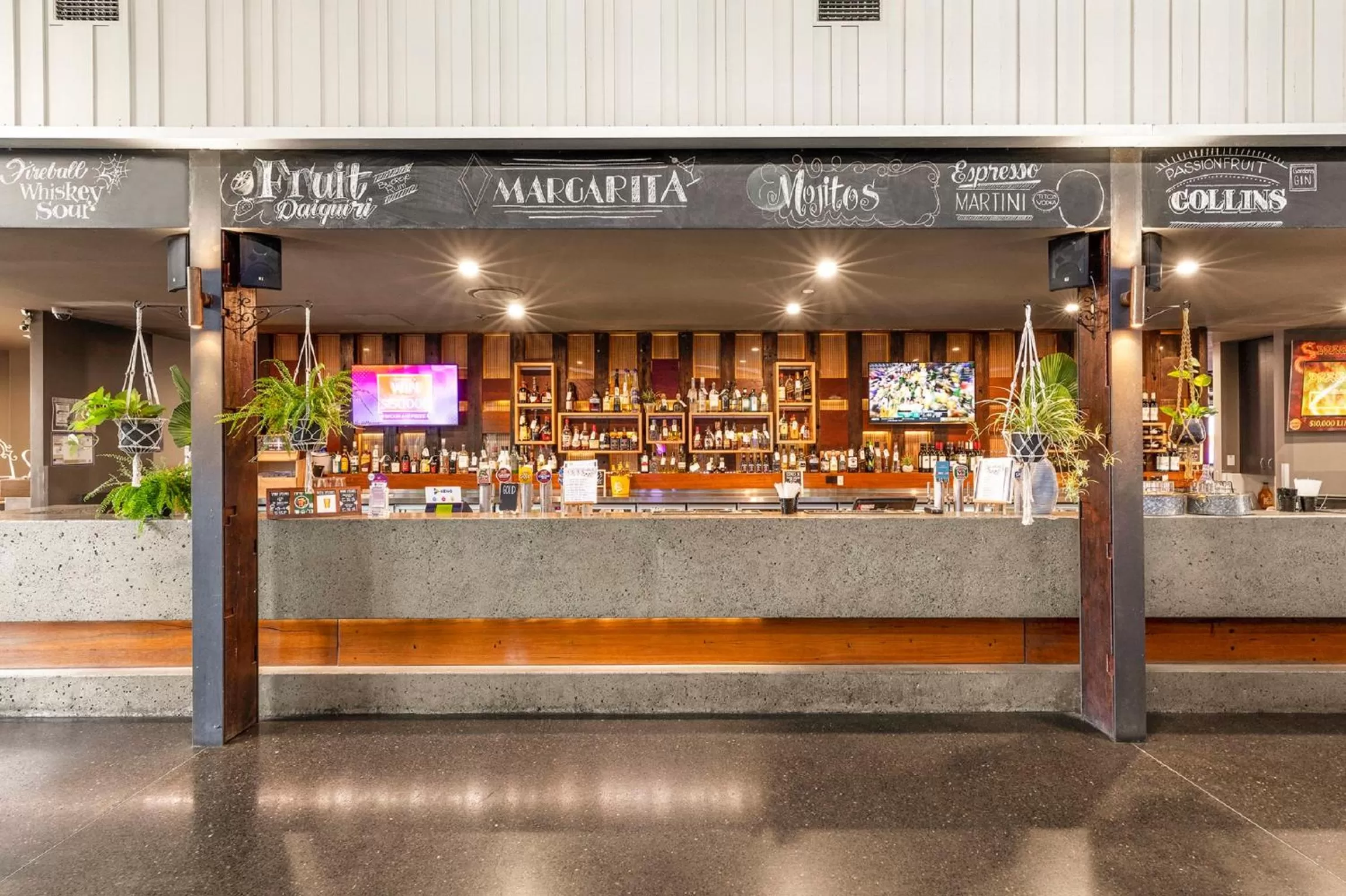 Lounge or bar in Villa Noosa Hotel