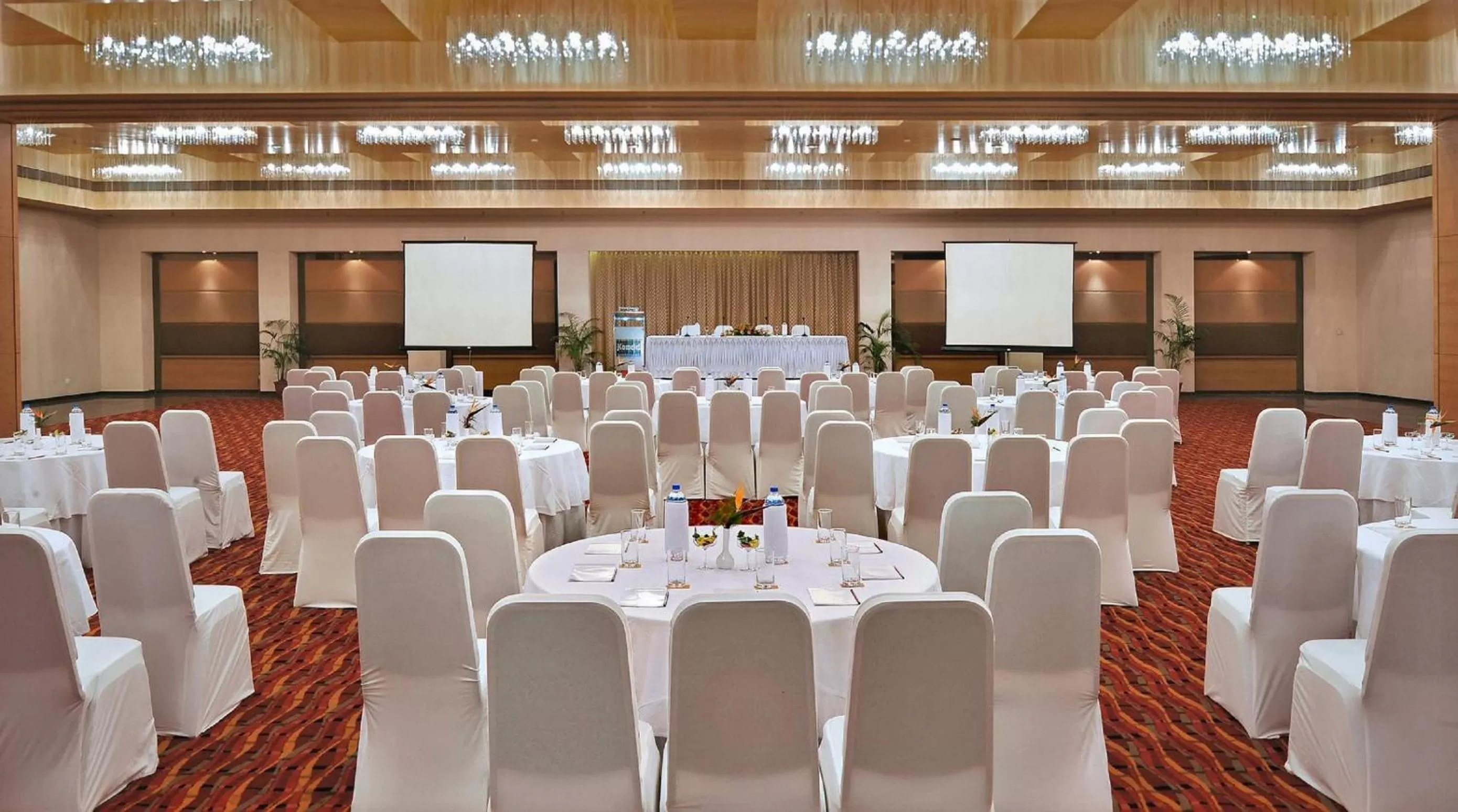 Banquet/Function facilities in Hometel Chandigarh