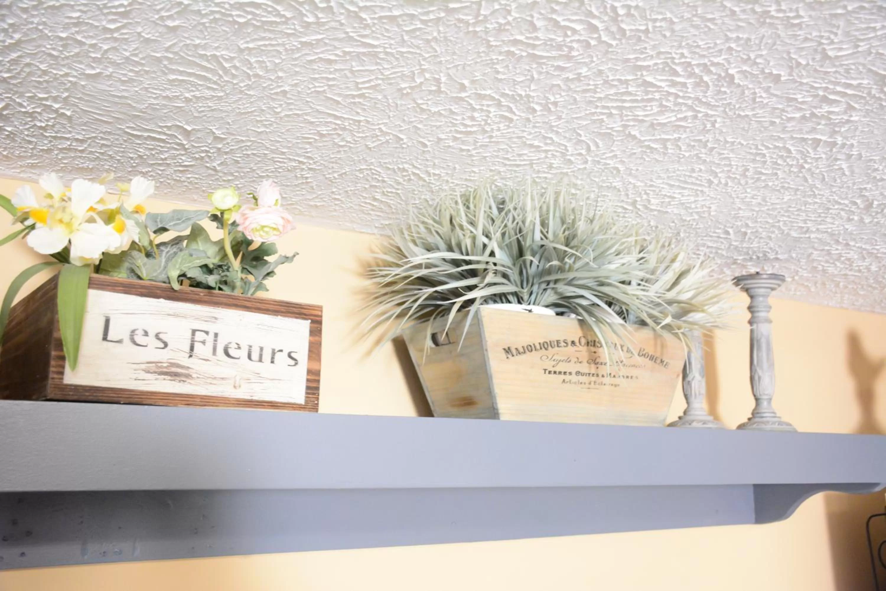 Decorative detail in Stone Soup Inn