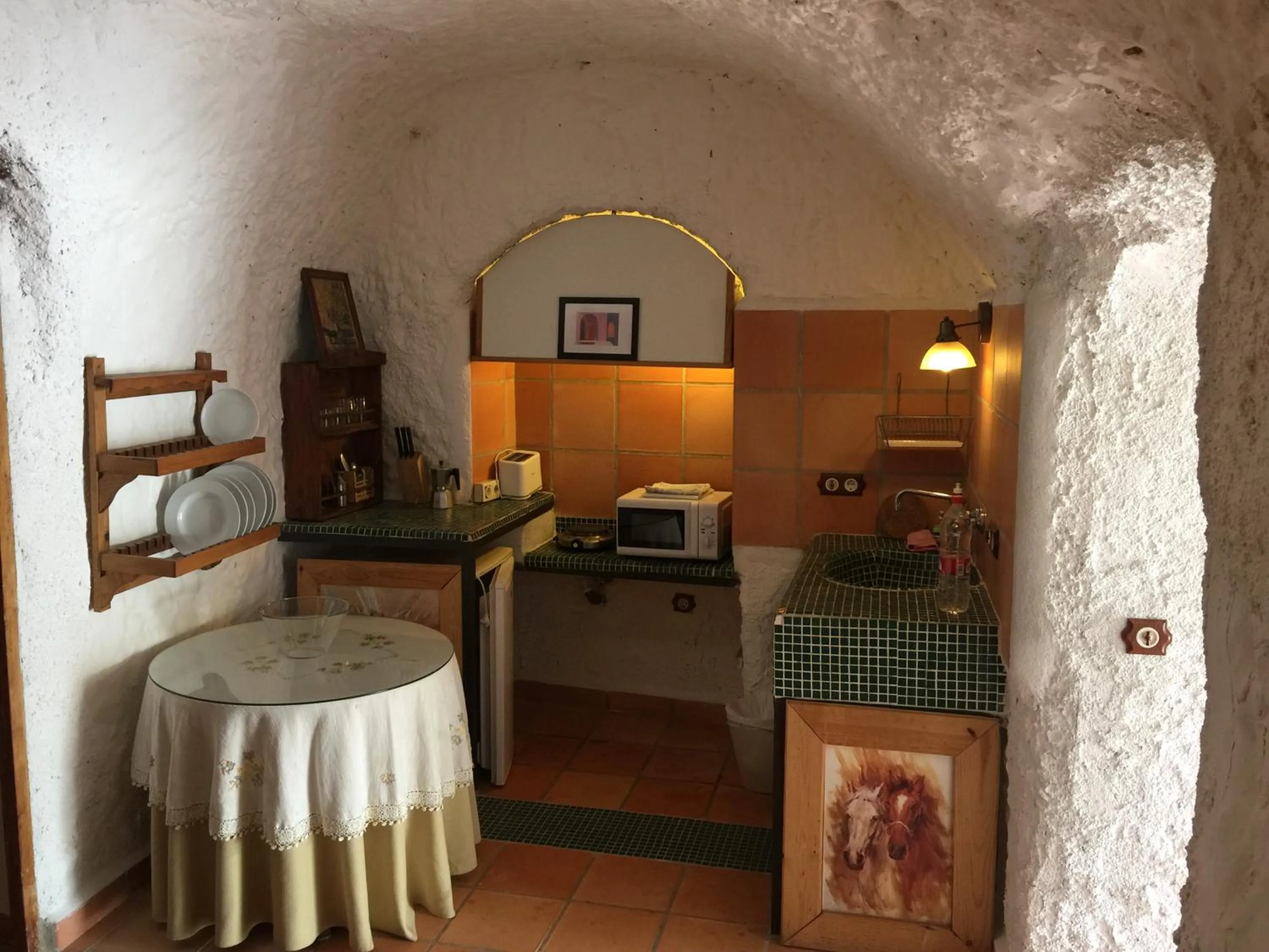 Kitchen or kitchenette, Bed in Casas Cueva y Cortijo La Tala en Guadix