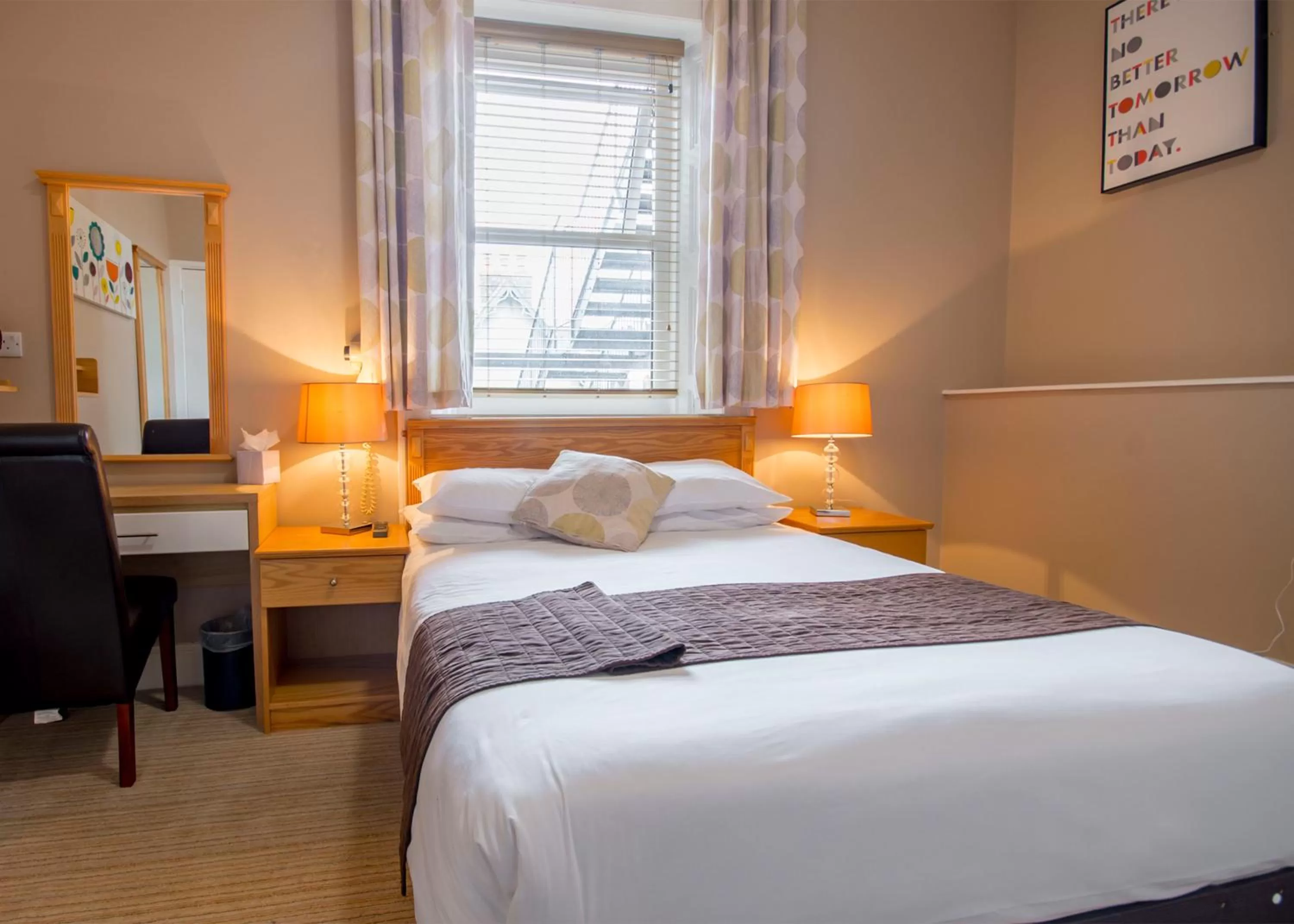 Bedroom, Bed in Smiths Hotel