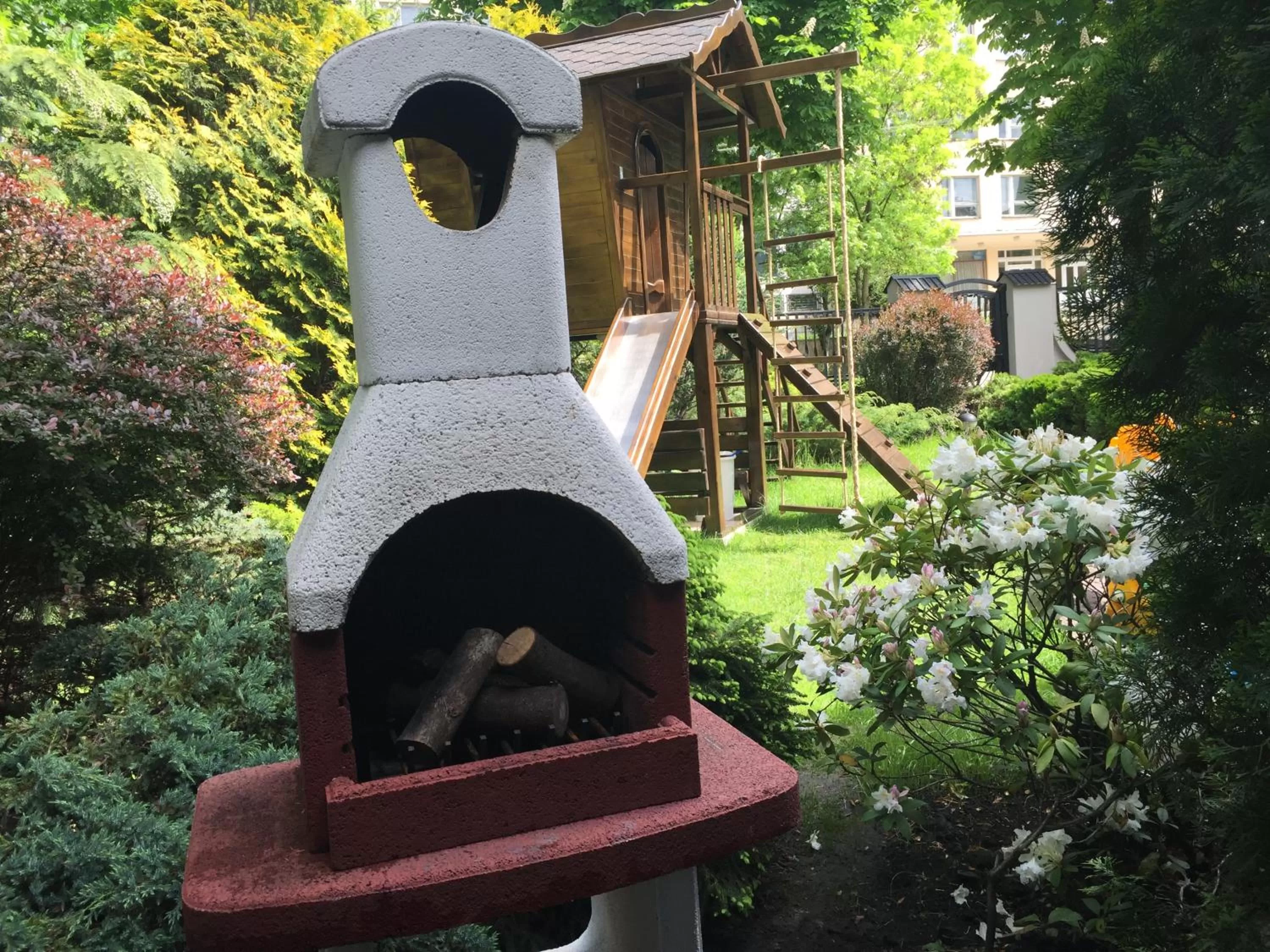 Patio, BBQ Facilities in Eney Boutique Hotel