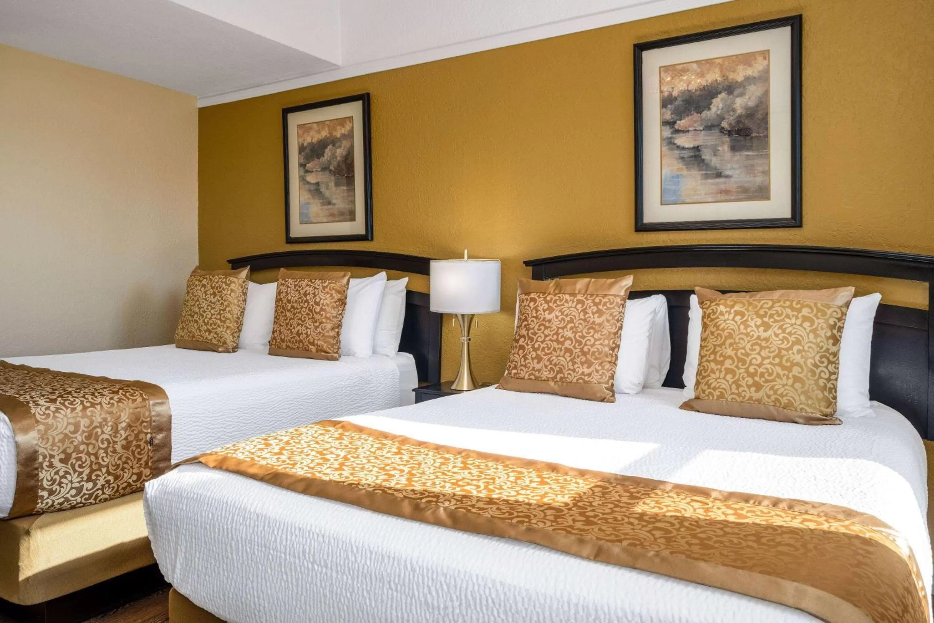 Photo of the whole room, Bed in Gilmore Hotel, Trademark Collection by Wyndham