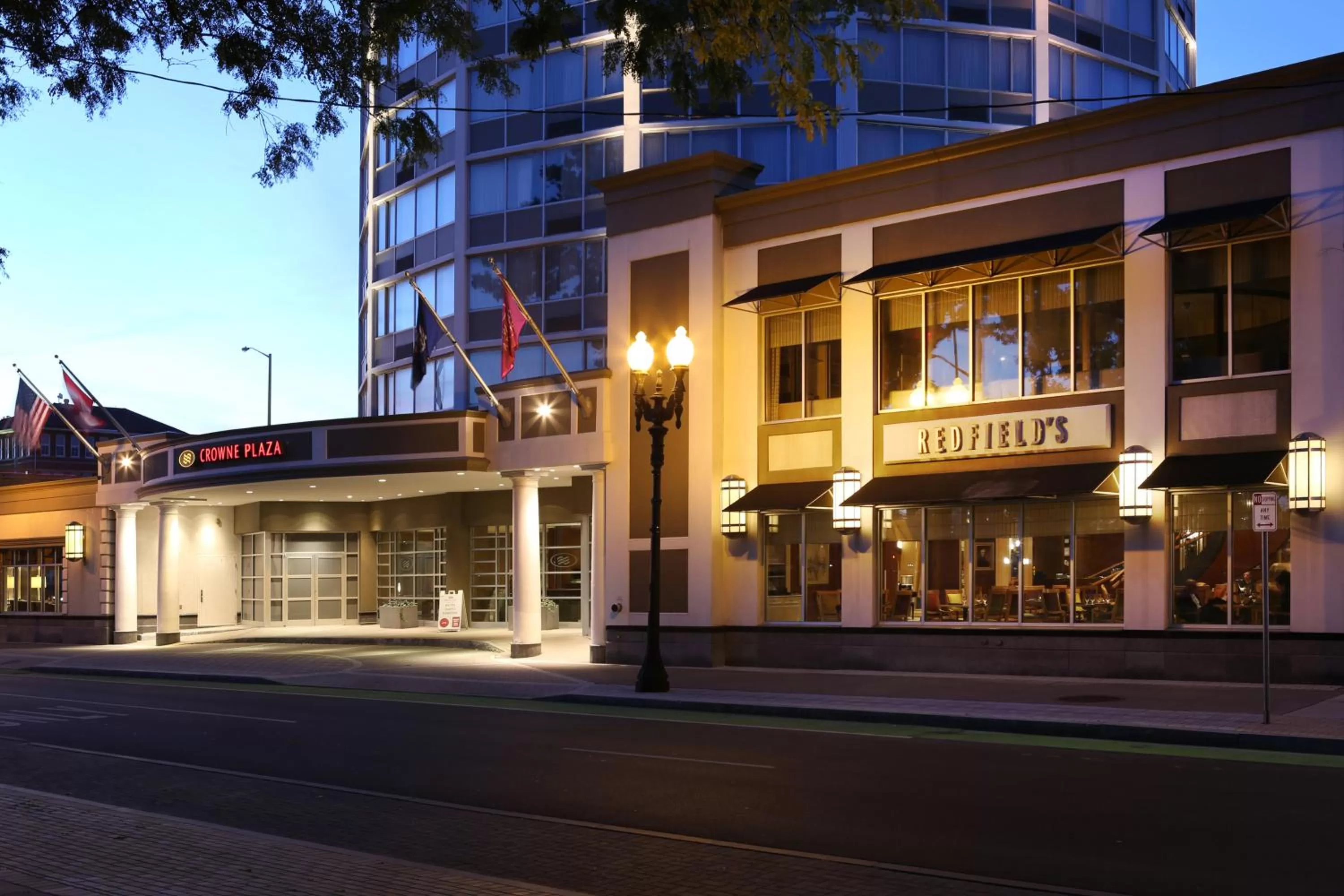 Restaurant/places to eat in Crowne Plaza Syracuse by IHG