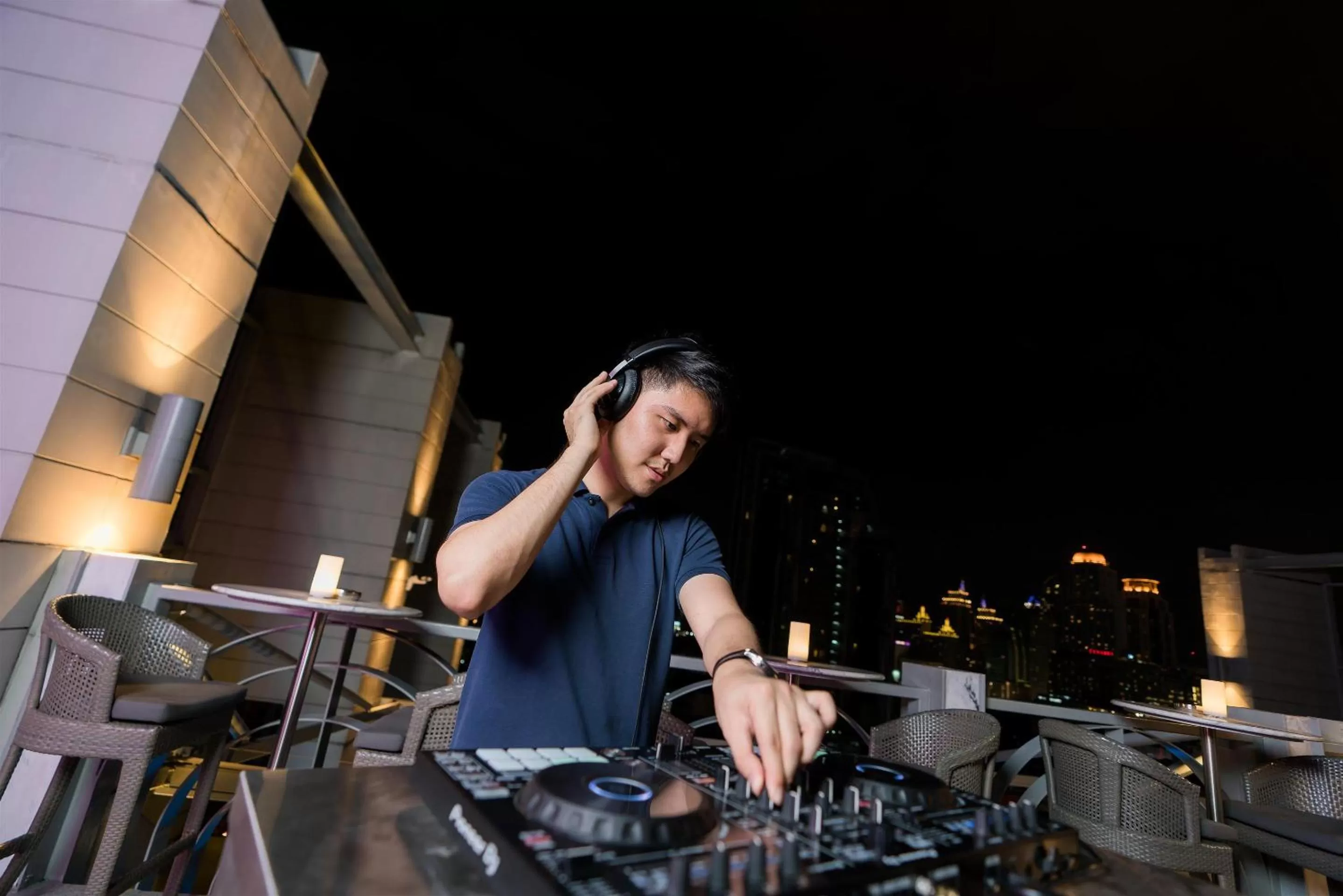 Nightclub / DJ in Akara Hotel