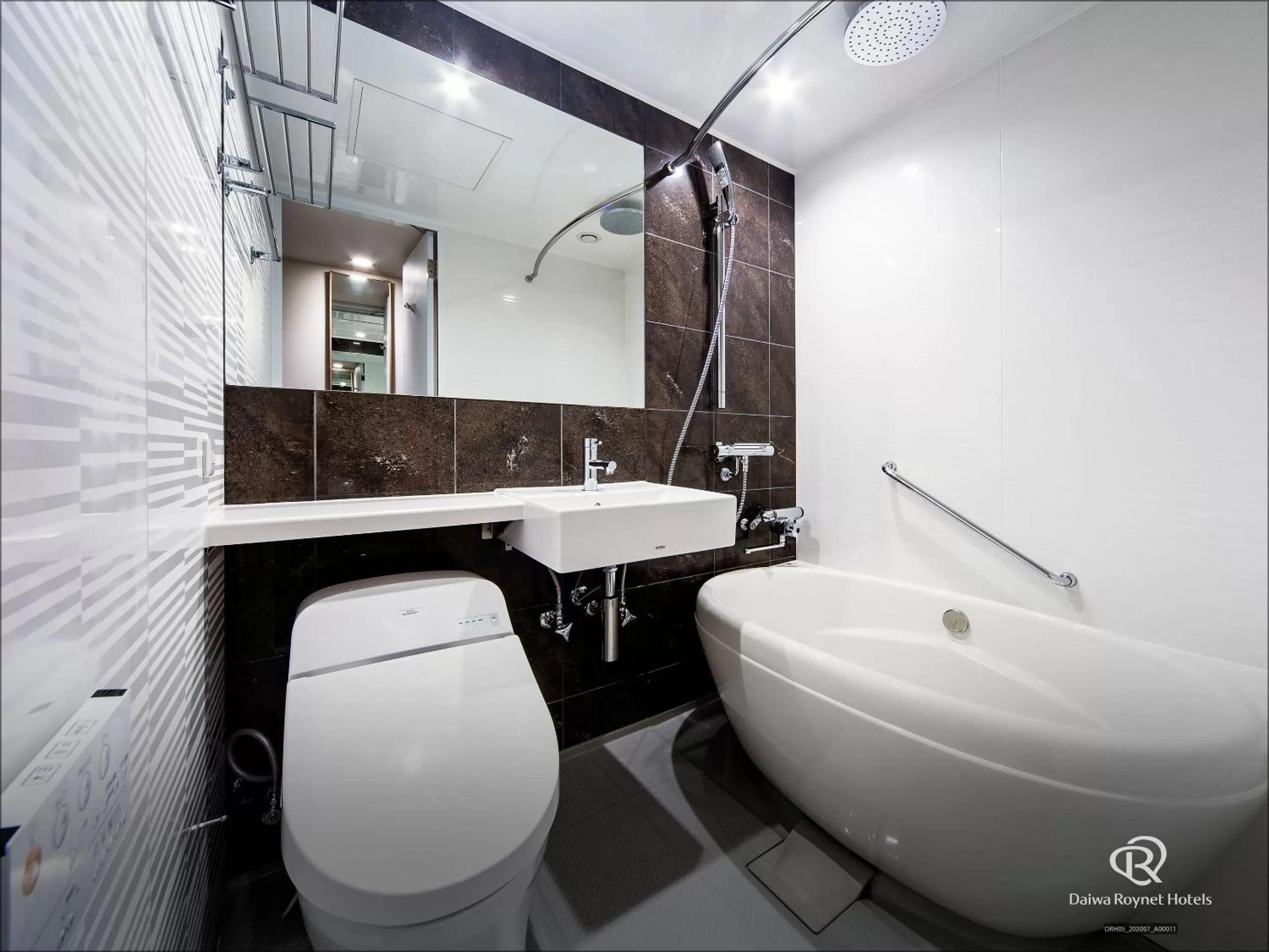 Toilet in Daiwa Roynet Hotel Kyoto Ekimae PREMIER