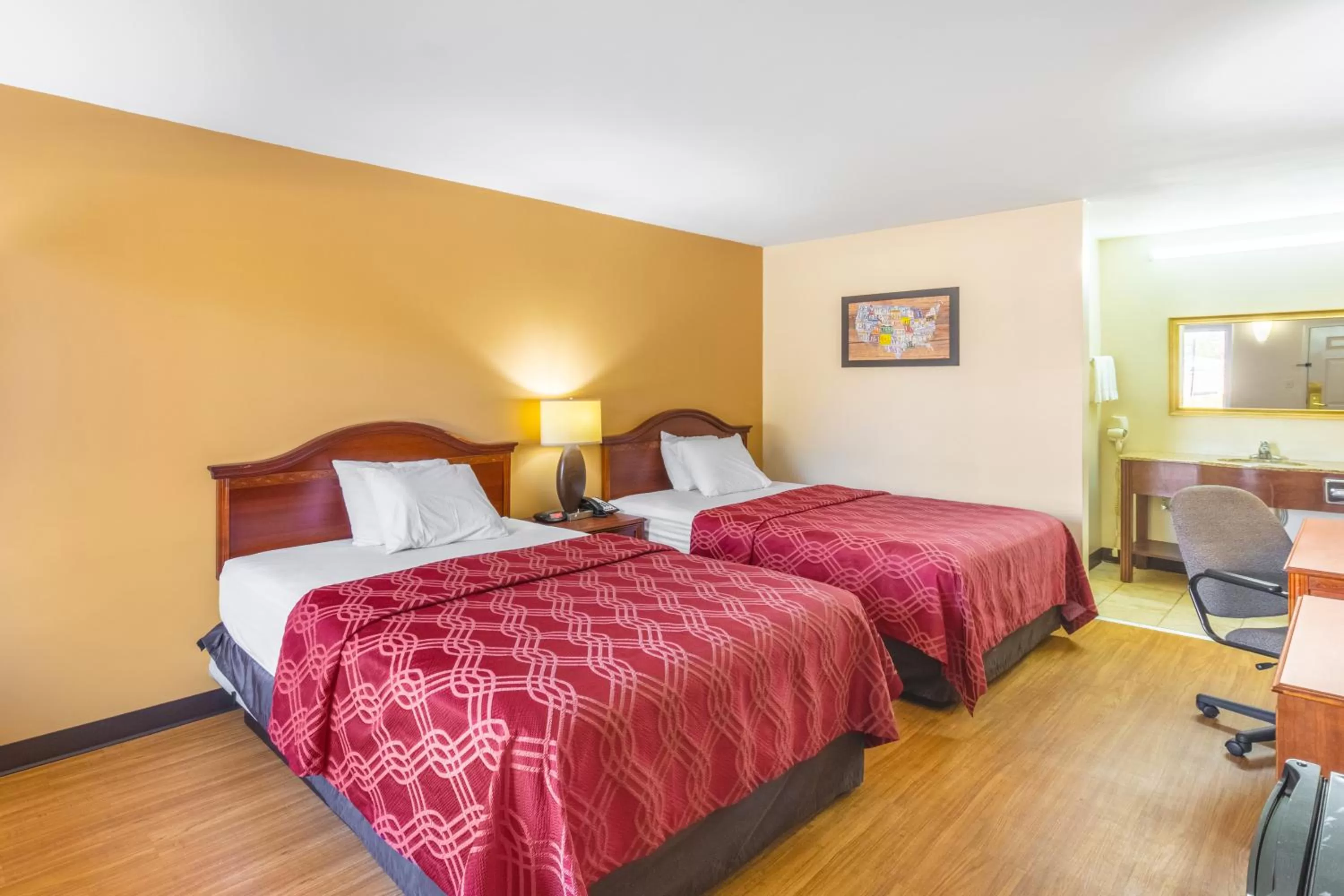 Photo of the whole room, Bed in Econo Lodge Gaffney