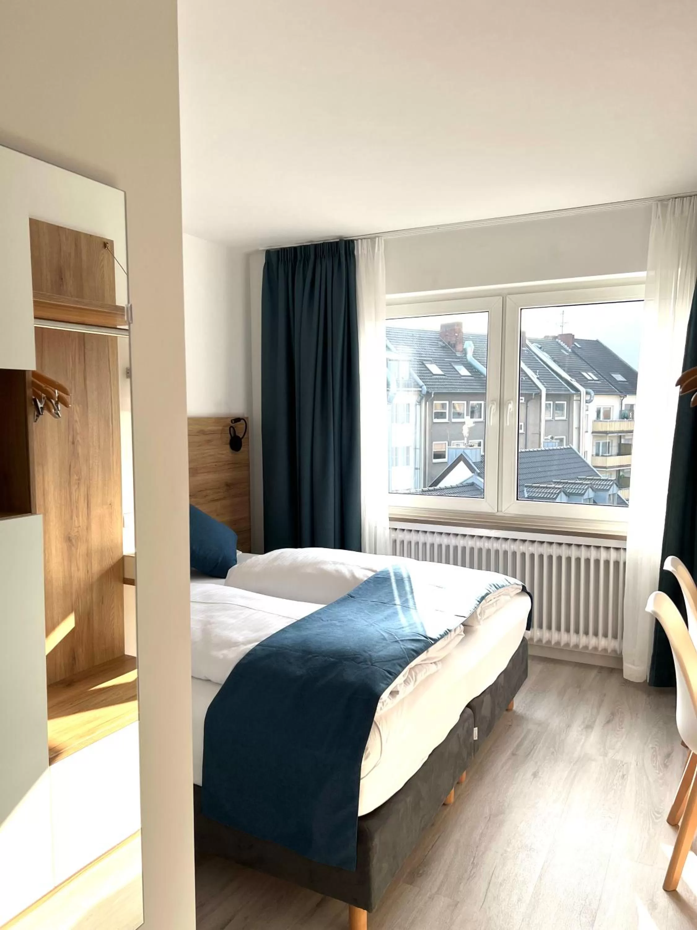 Photo of the whole room, Bed in Hotel 83