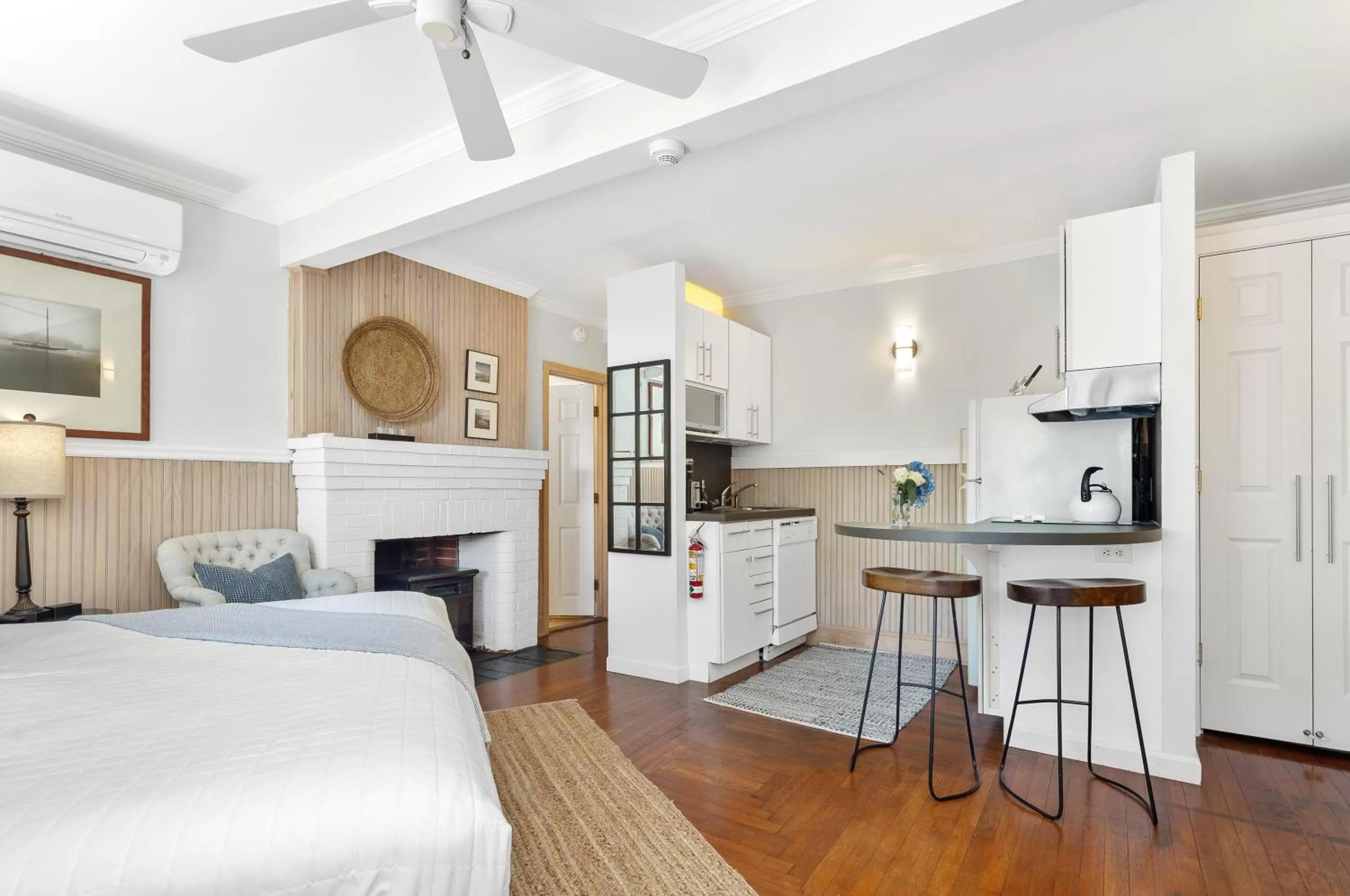 Bed in Inn on the Sound