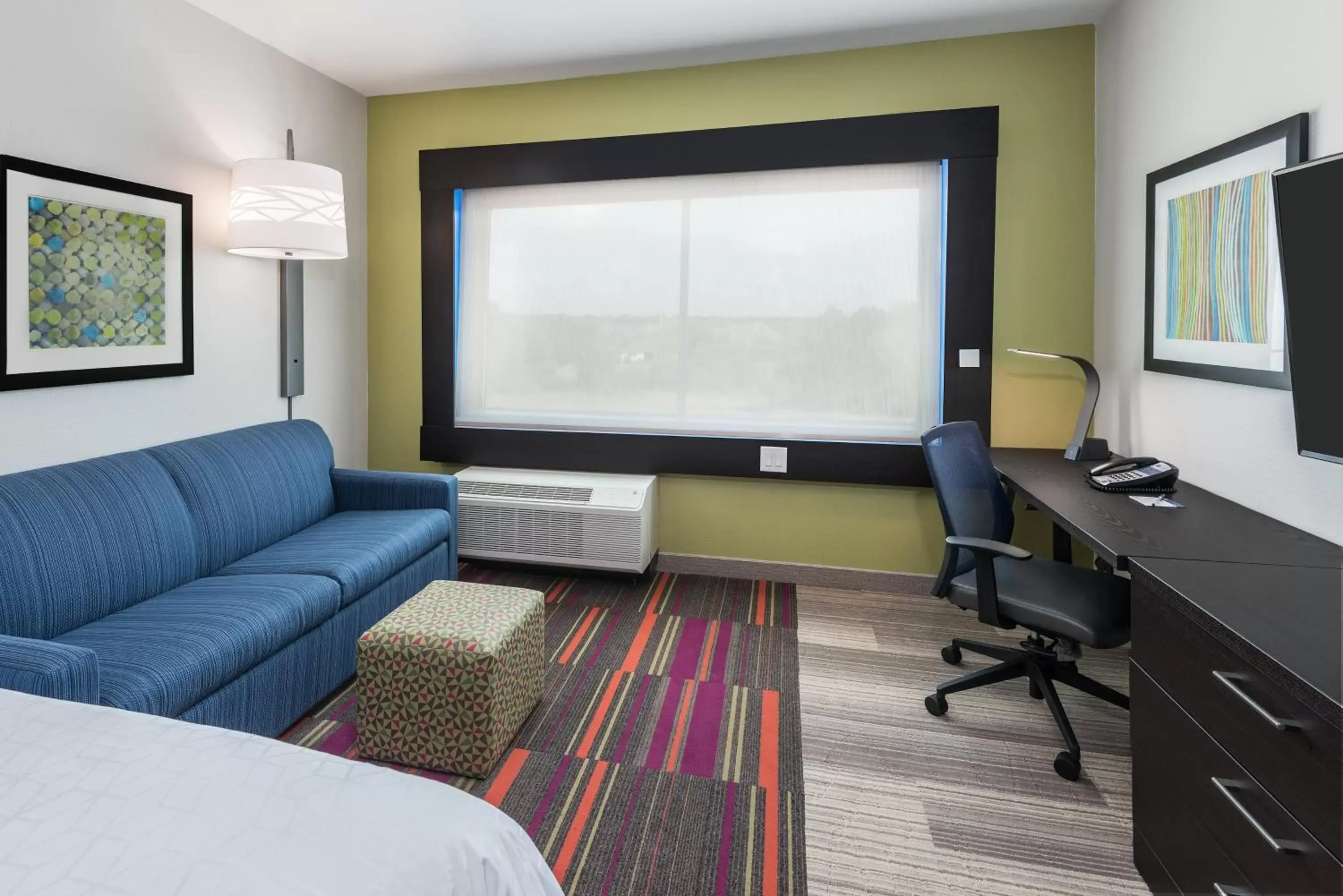 Suite - Hearing Accessible in Holiday Inn Express & Suites Bryan - College Station by IHG Suite - Hearing Accessible in Holiday Inn Express & Suites Bryan - College Station by IHG