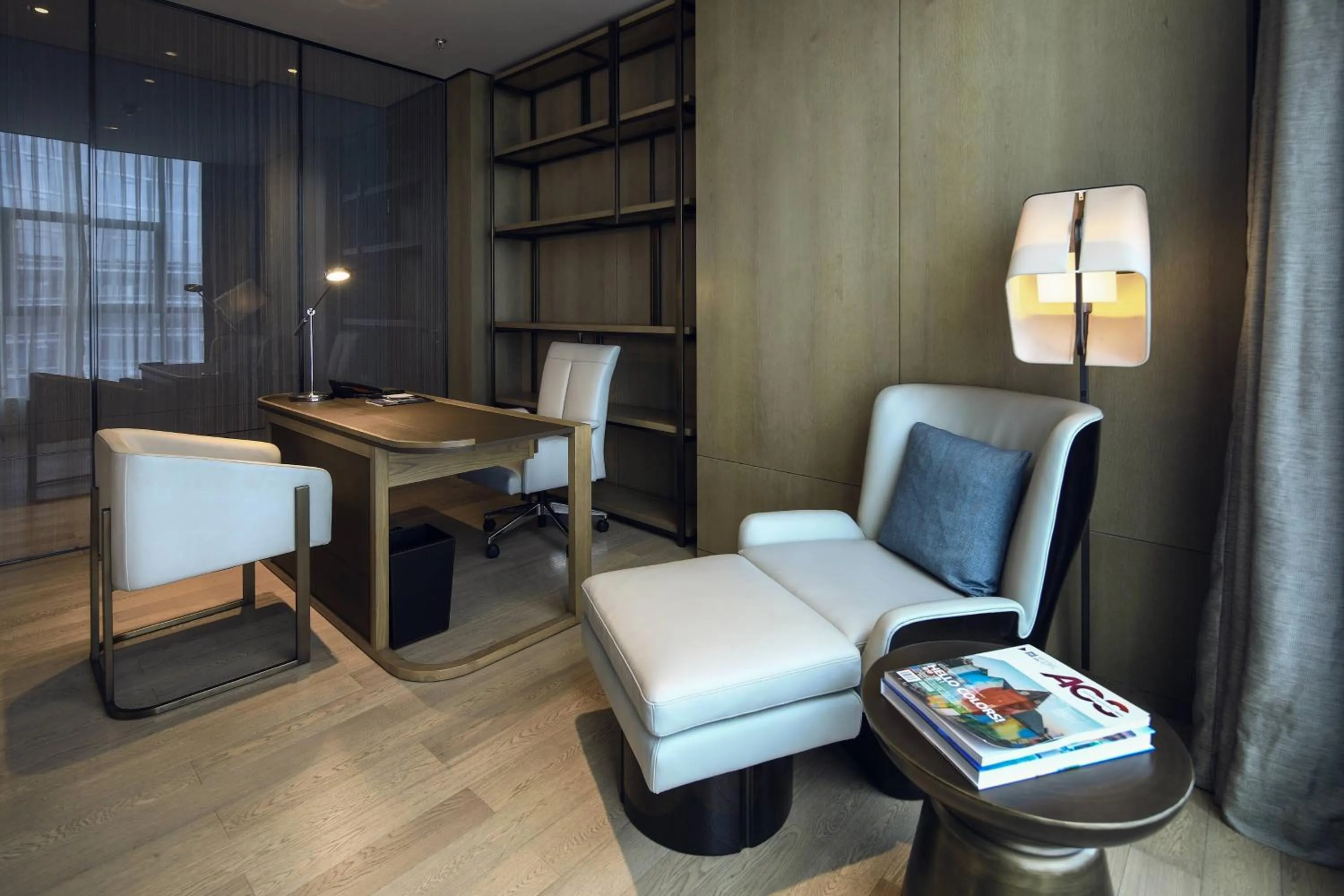 Photo of the whole room, Seating Area in Chengdu Marriott Hotel Financial Centre