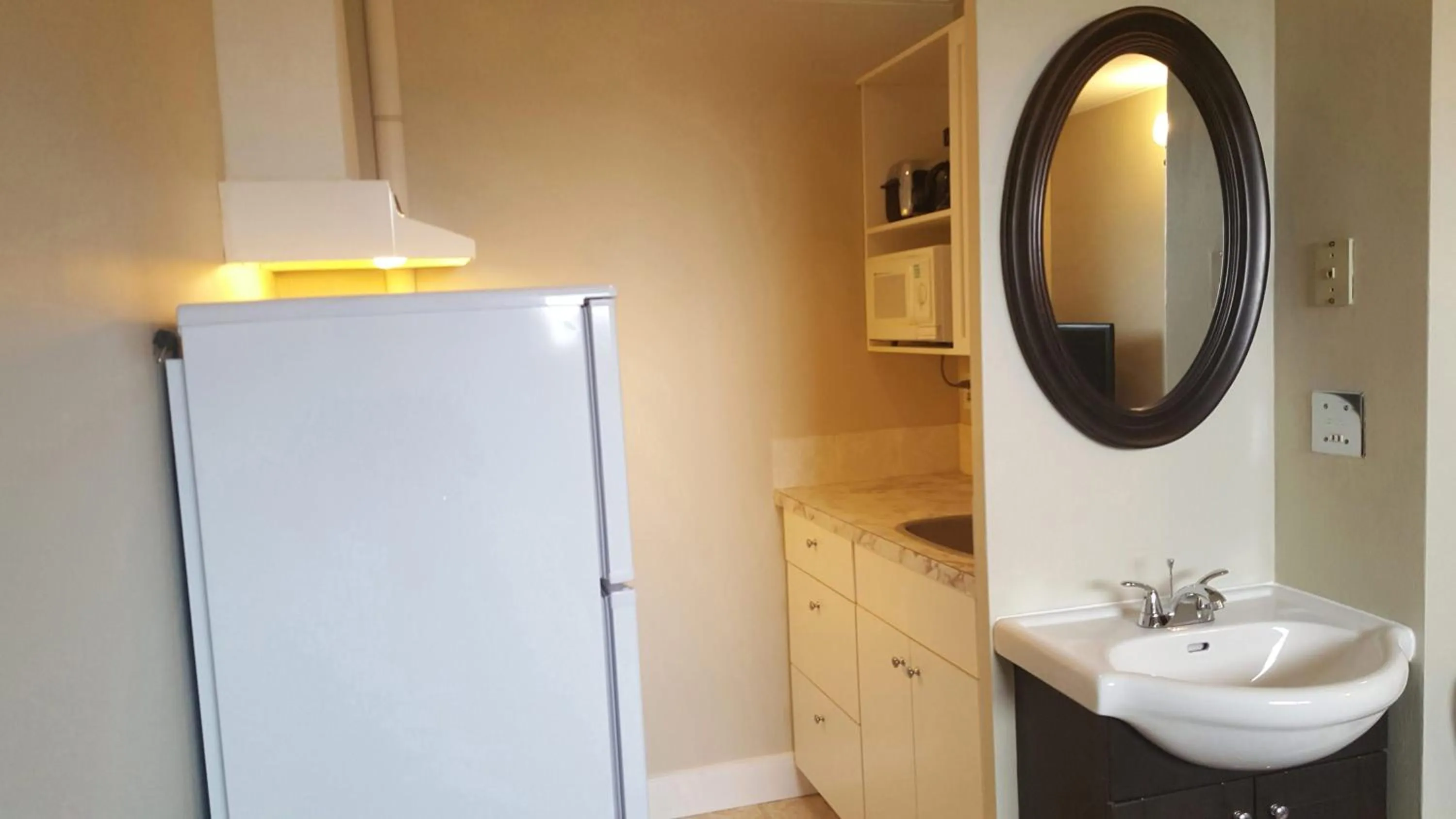 Kitchen or kitchenette in Centennial Motel