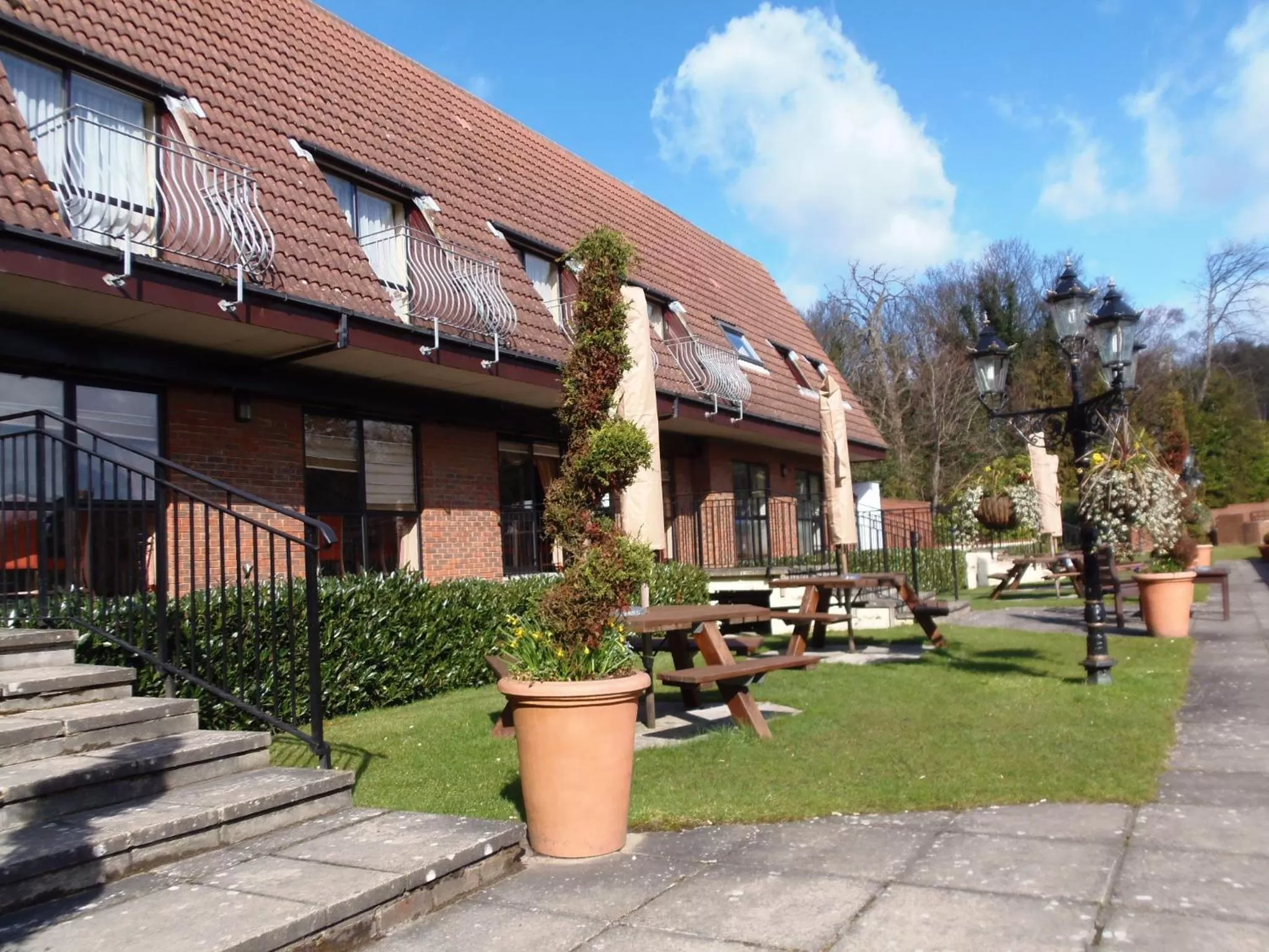 Facade/entrance in Lakeside International Hotel
